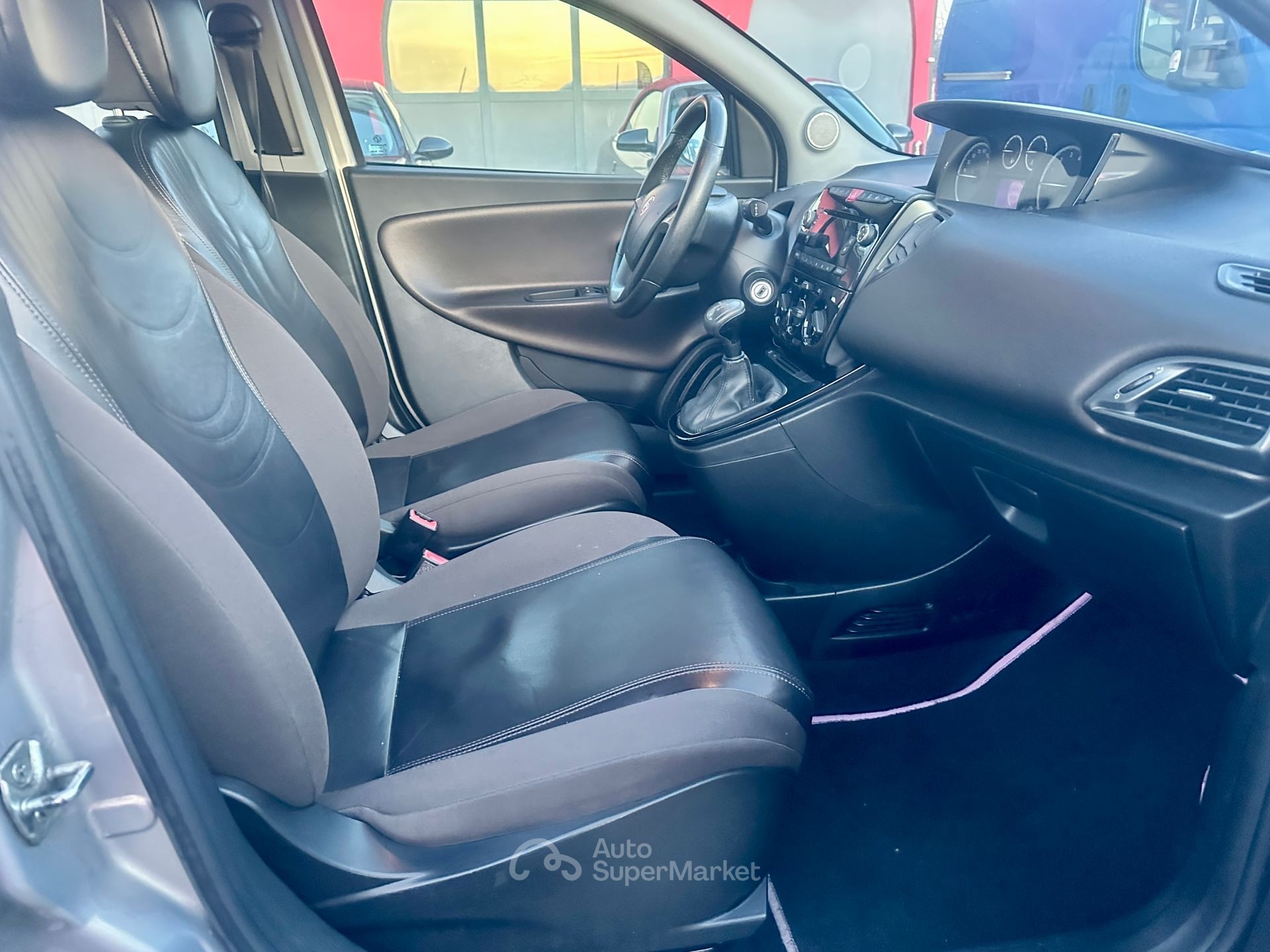 Lancia Ypsilon