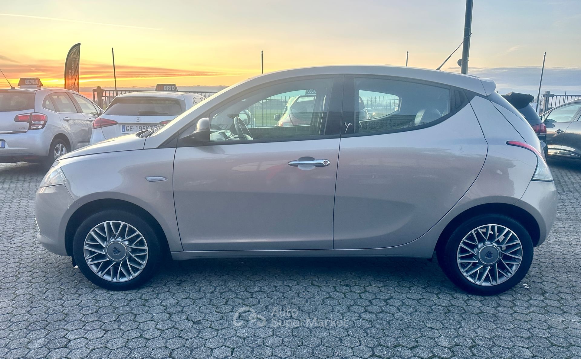 Lancia Ypsilon