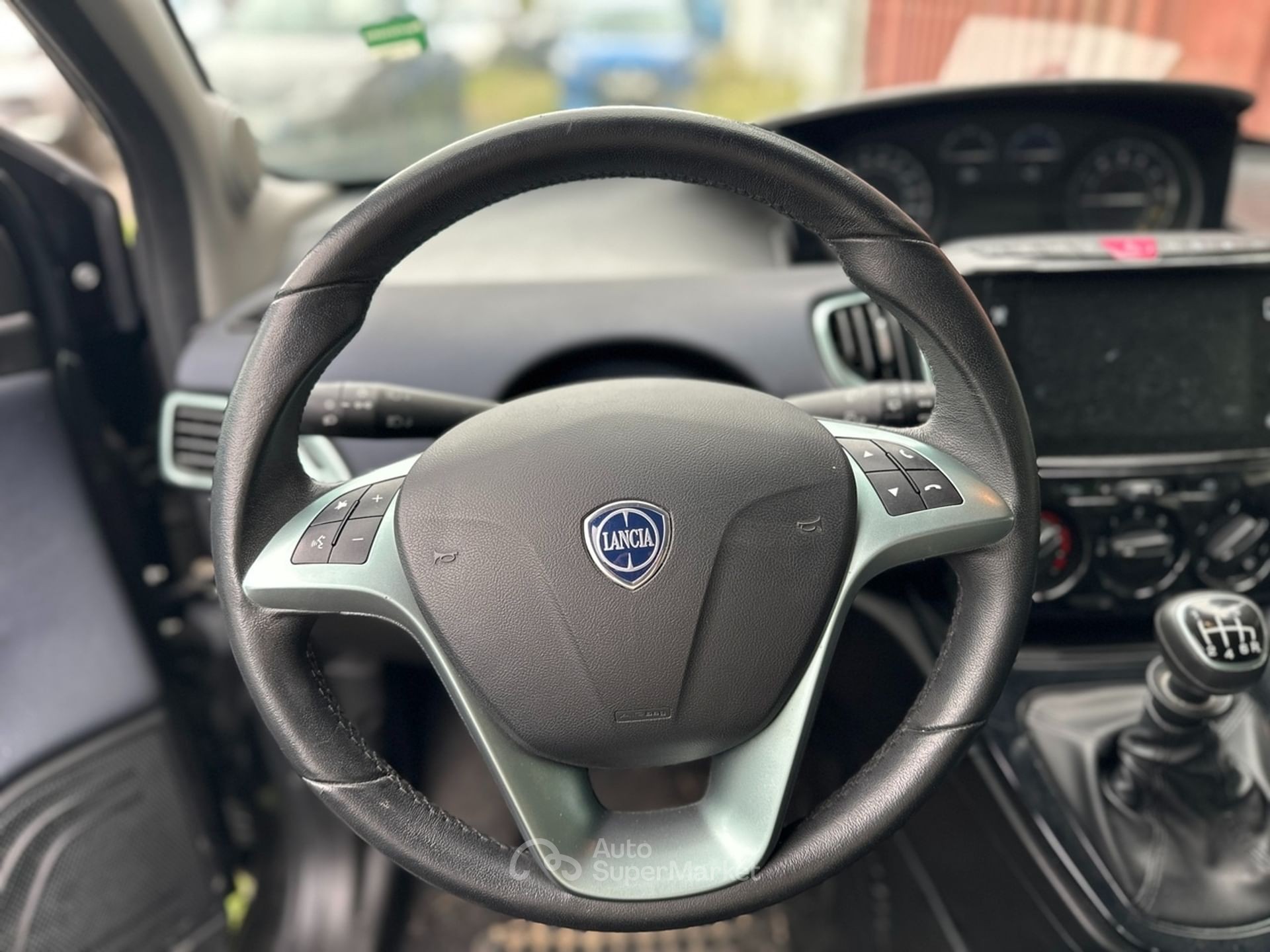 Lancia Ypsilon