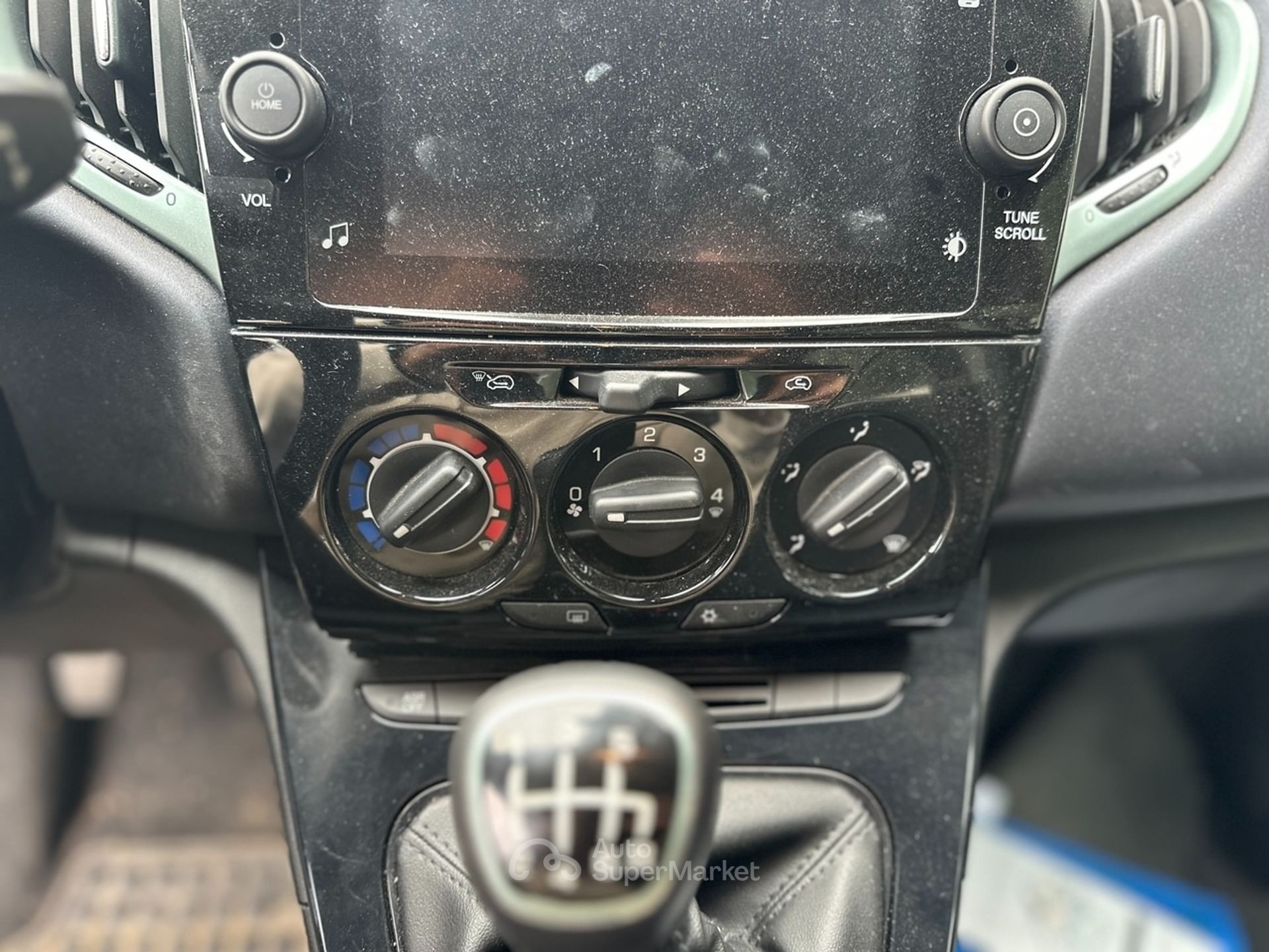 Lancia Ypsilon