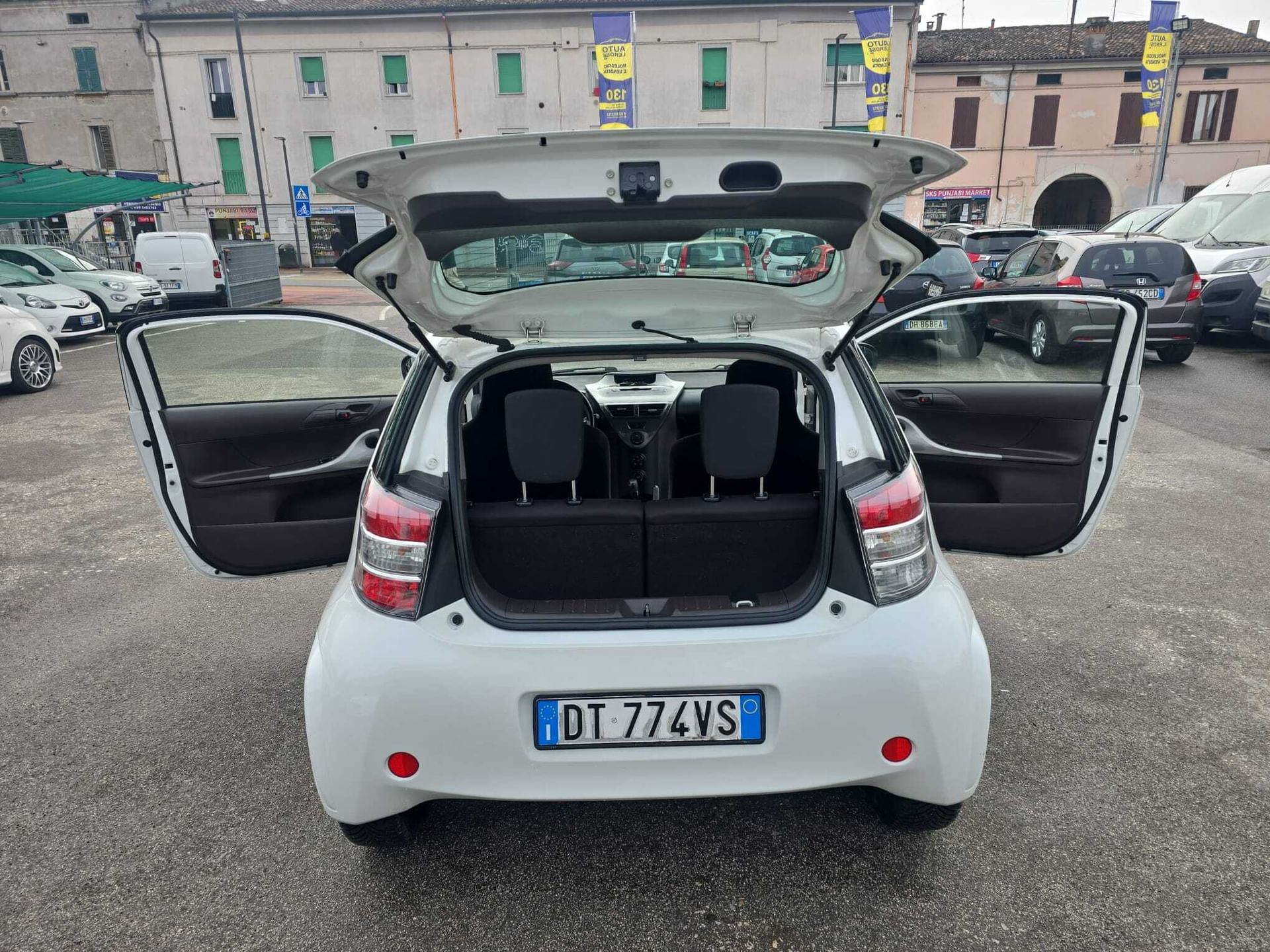 Toyota iQ