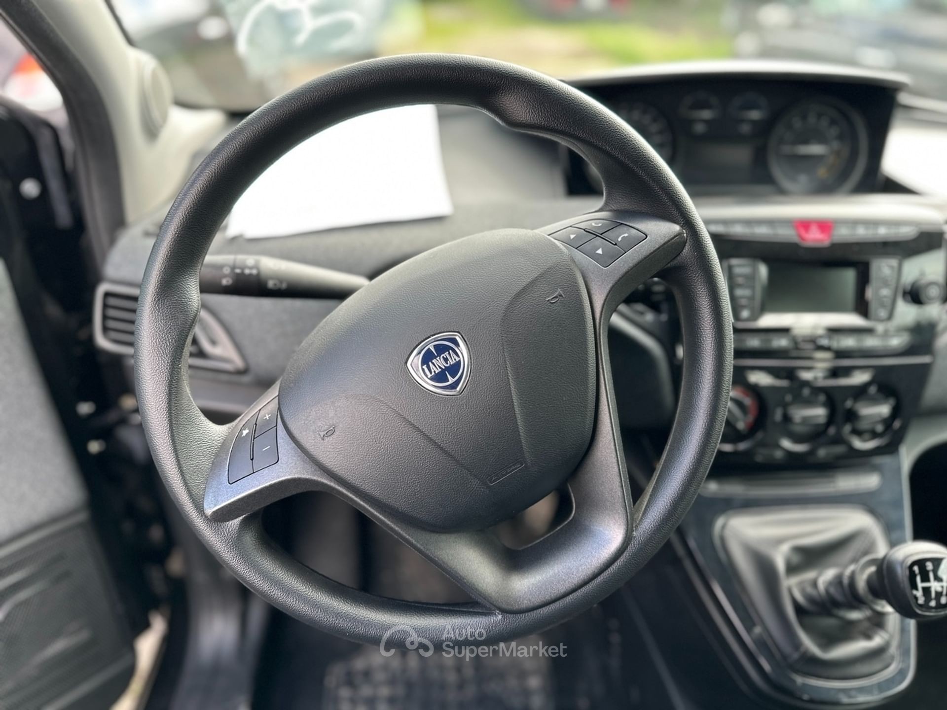 Lancia Ypsilon