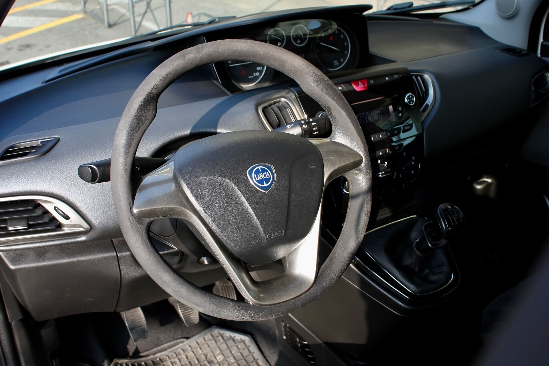 Lancia Ypsilon