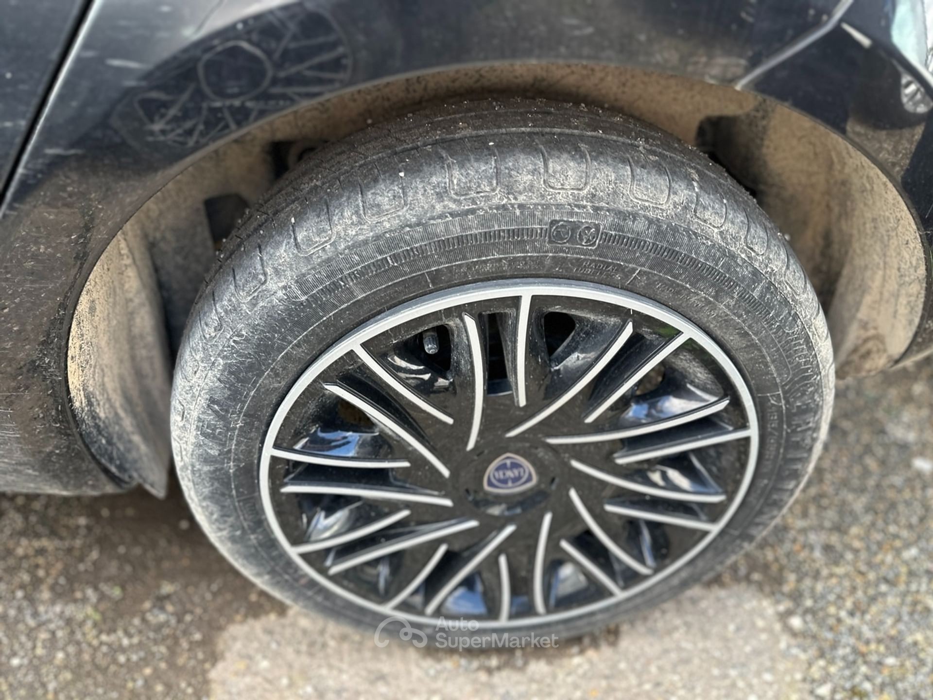 Lancia Ypsilon
