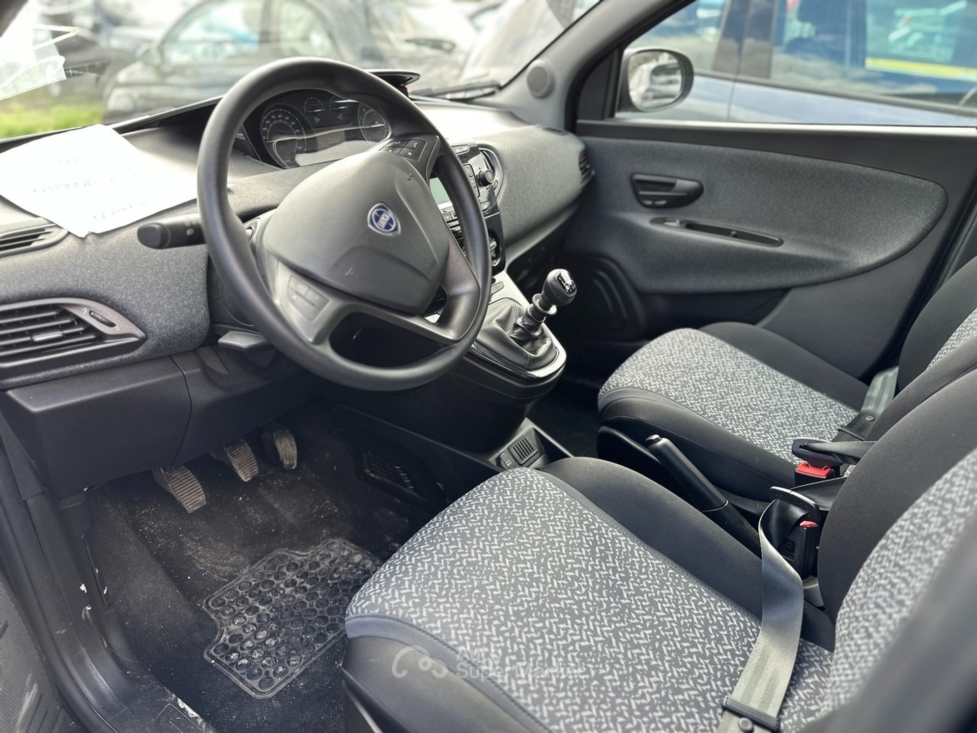 Lancia Ypsilon