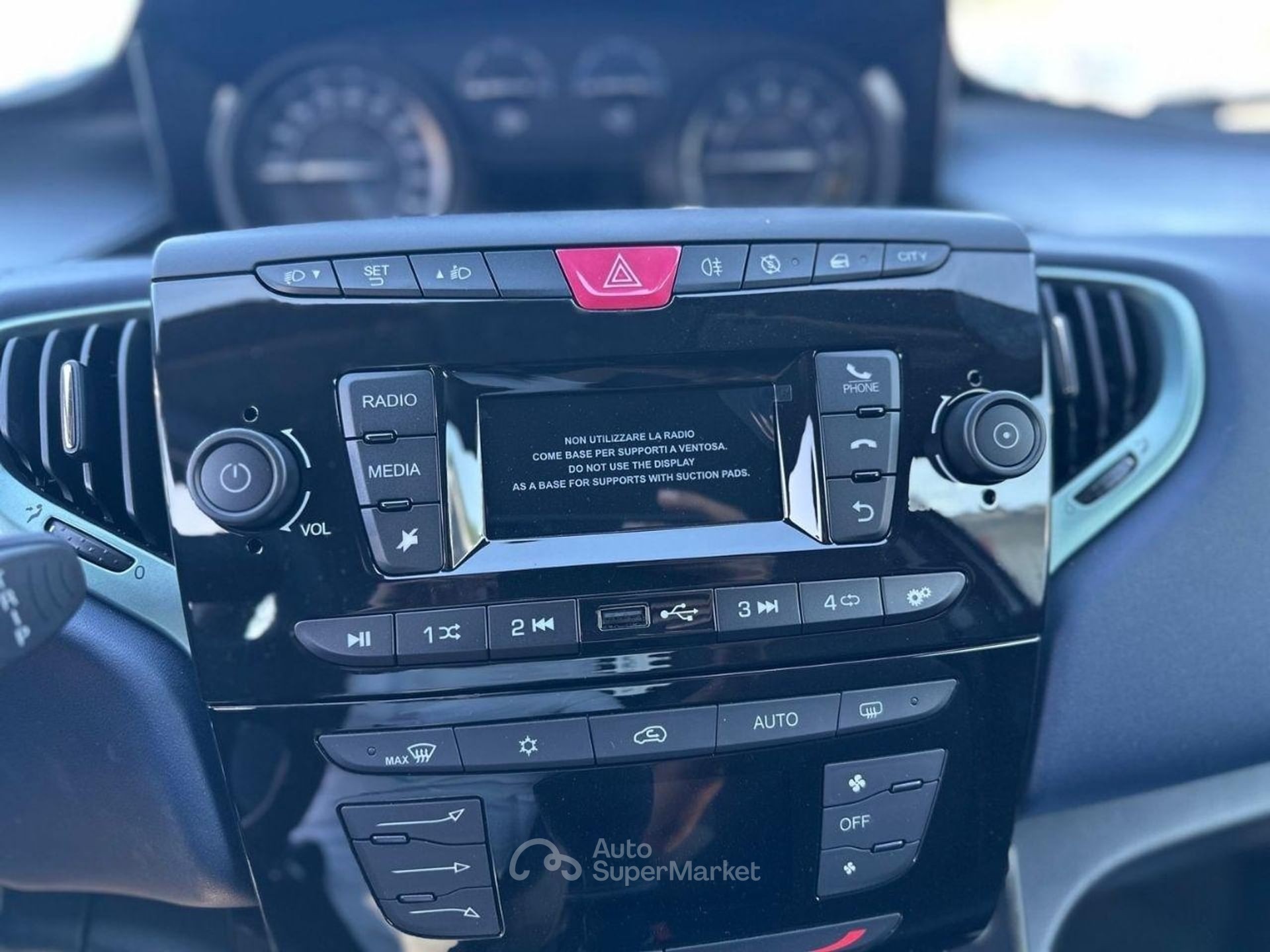 Lancia Ypsilon