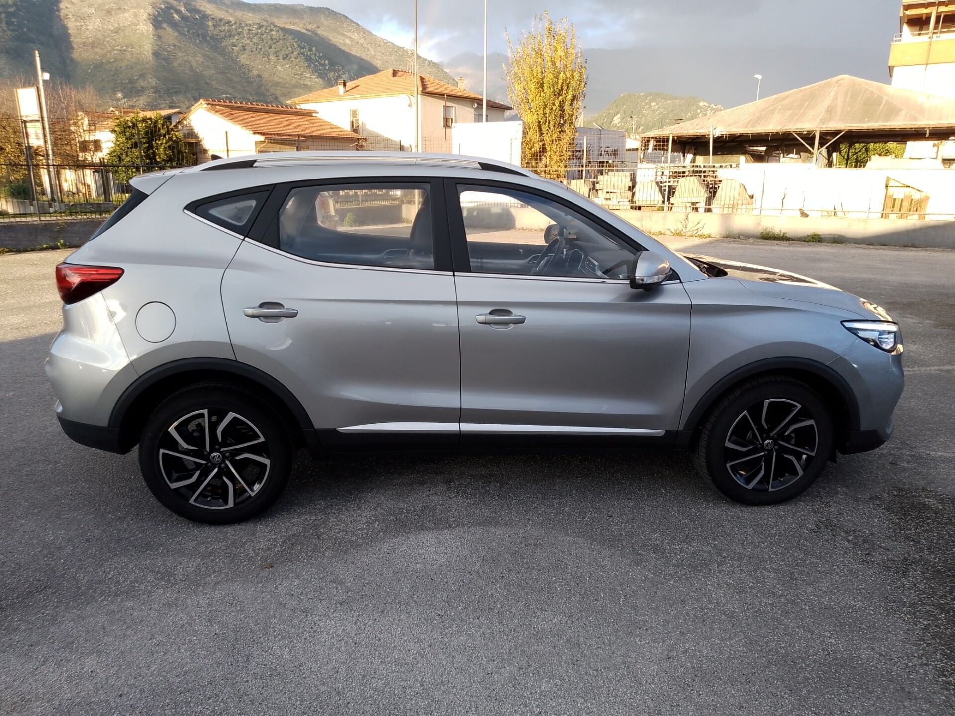 MG ZS