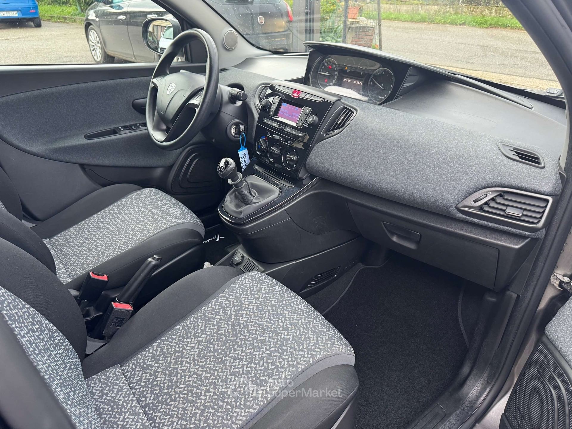 Lancia Ypsilon
