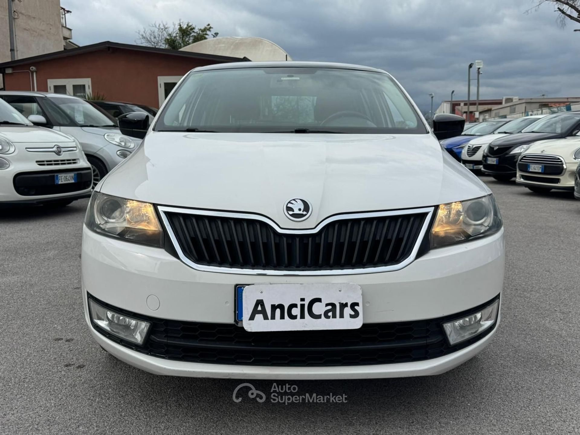 Deflettori D'Aria Per Skoda Rapid 4 Porte (2012+) - Fumè, In Acrilico Lucite Con Protezione UV, Montaggio Nel Binario, Prodotto In Portogallo