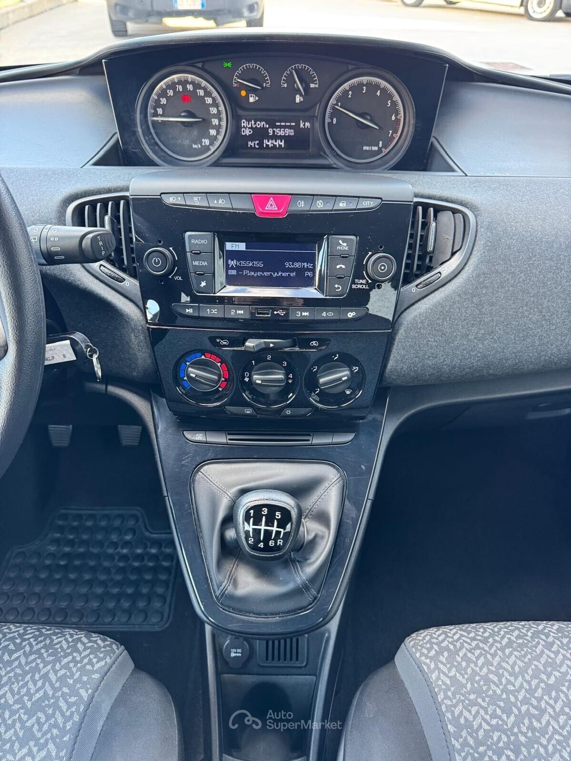 Lancia Ypsilon