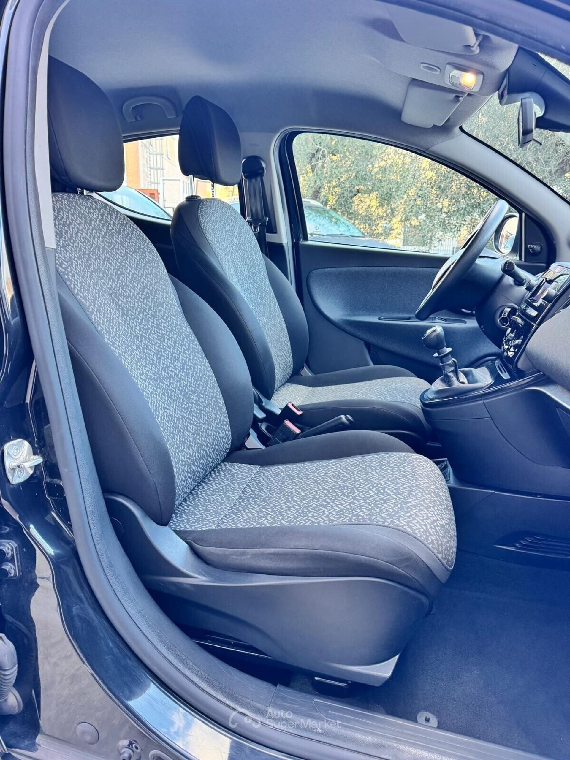 Lancia Ypsilon
