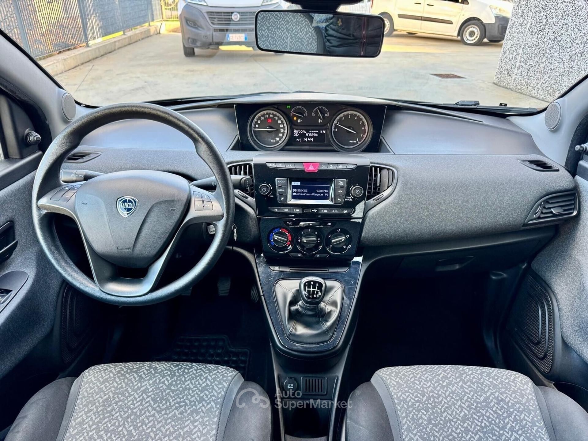 Lancia Ypsilon