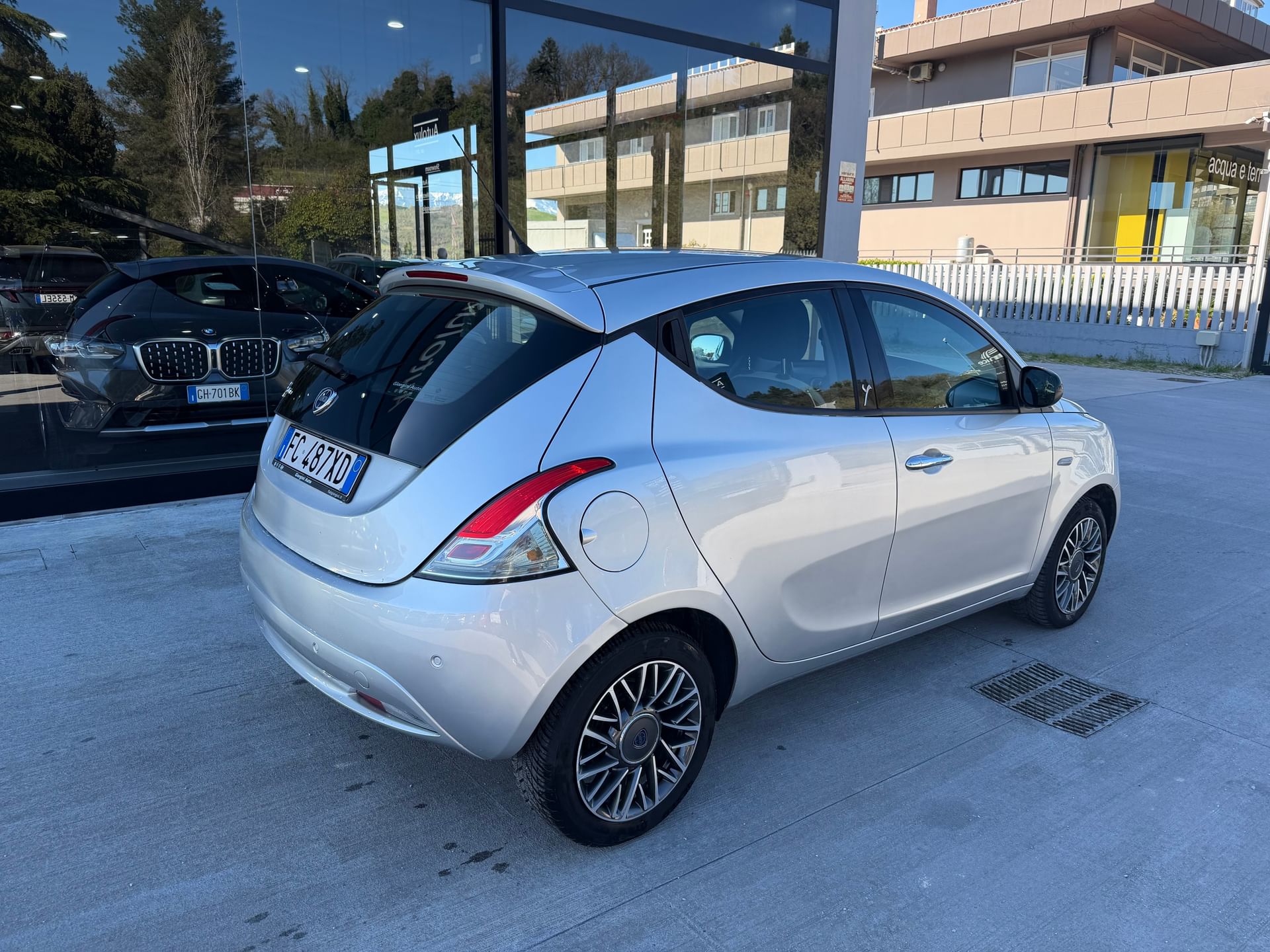 Lancia Ypsilon