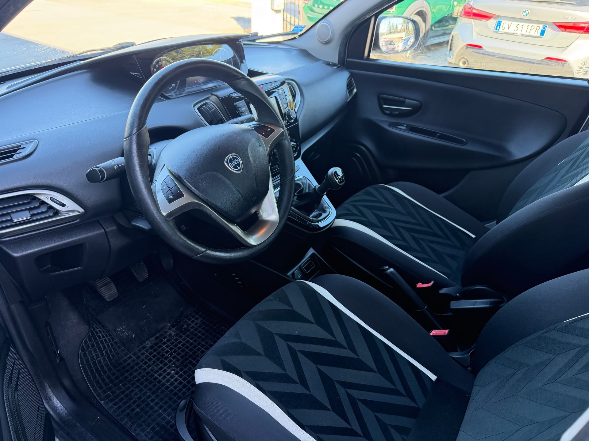 Lancia Ypsilon