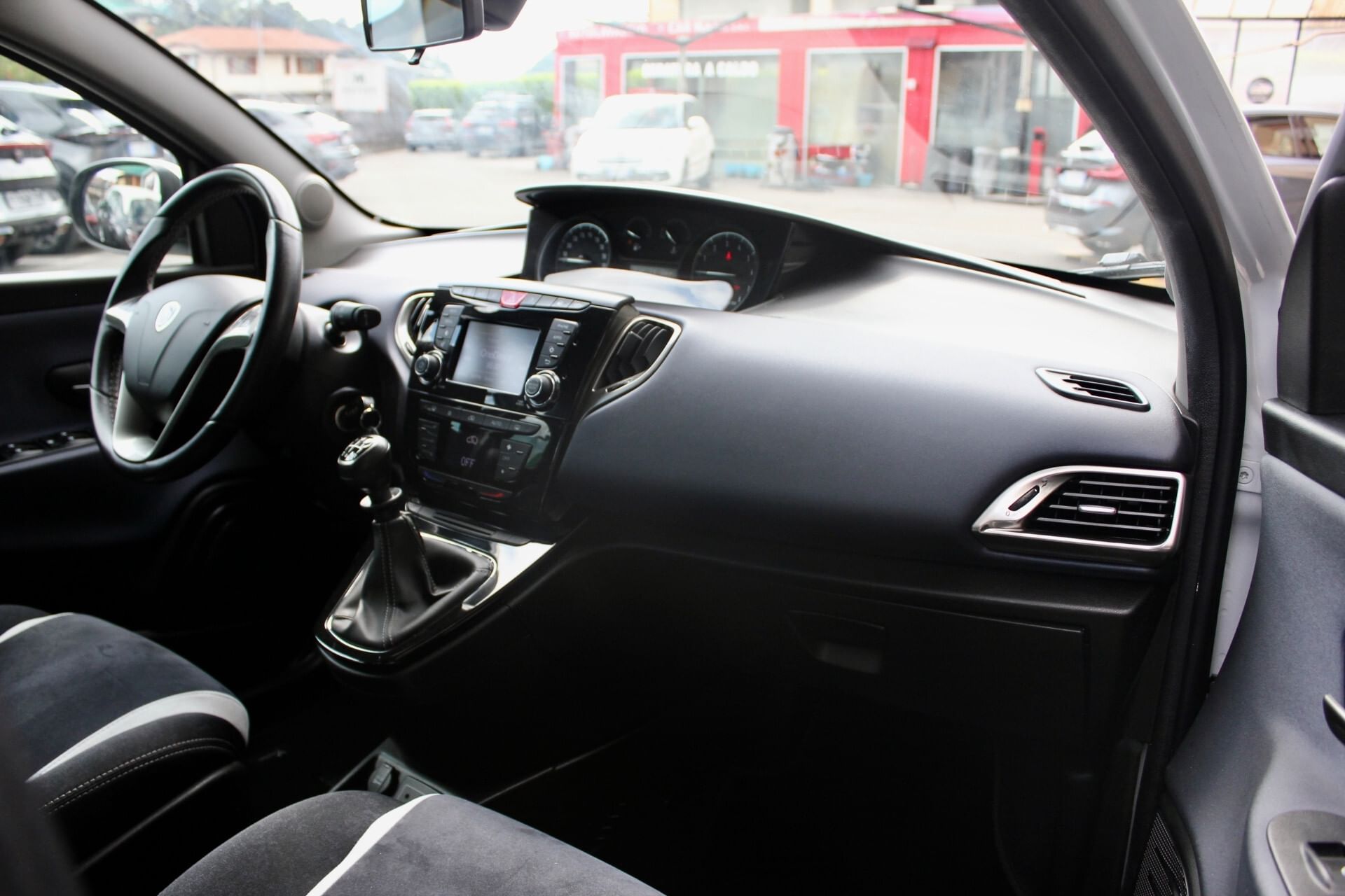 Lancia Ypsilon