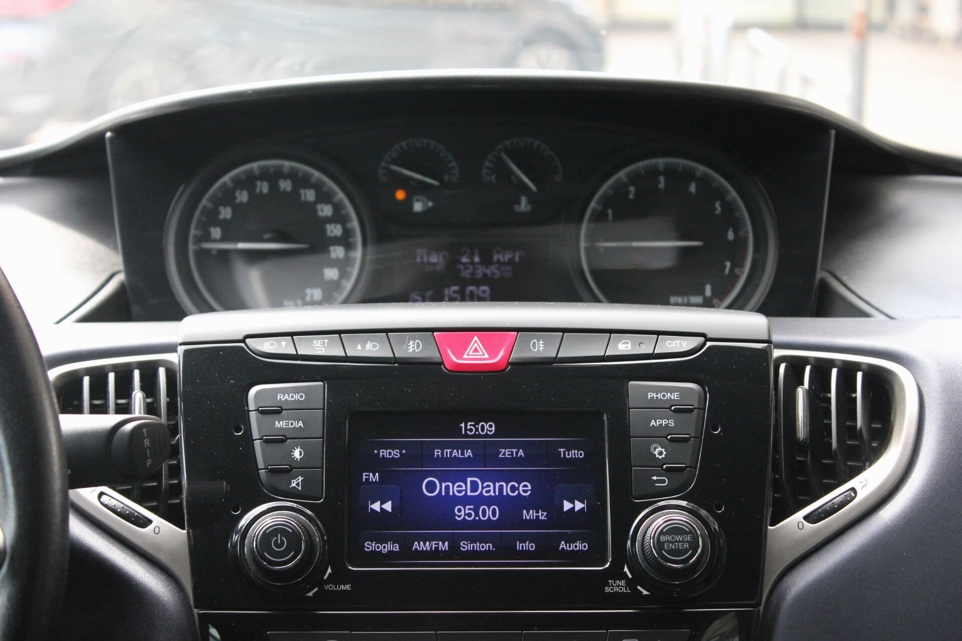 Lancia Ypsilon