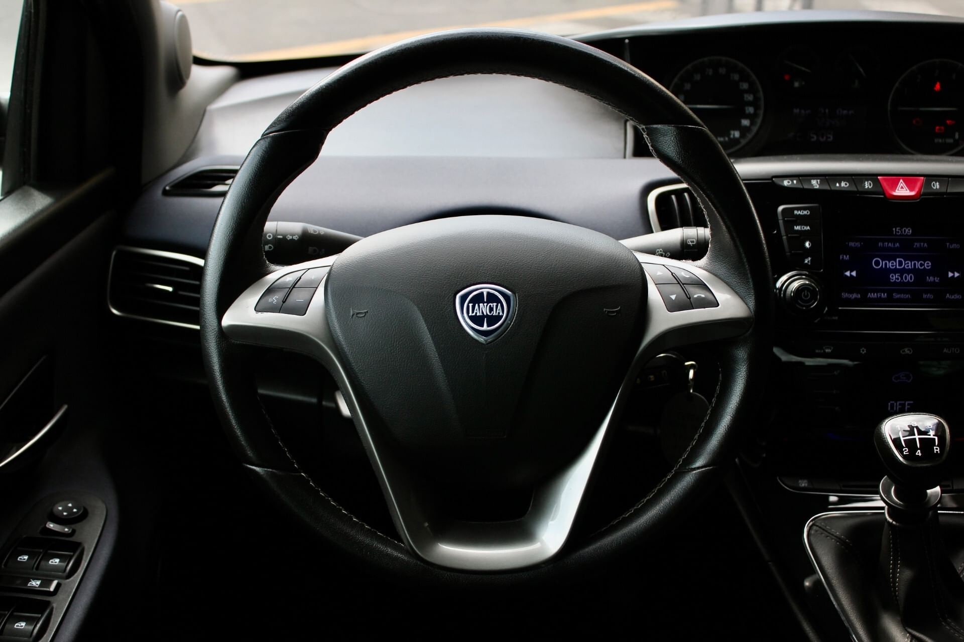 Lancia Ypsilon