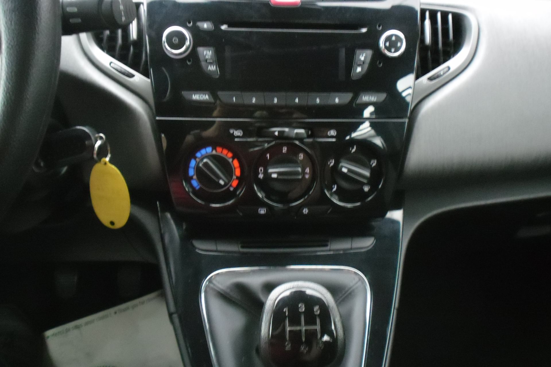 Lancia Ypsilon