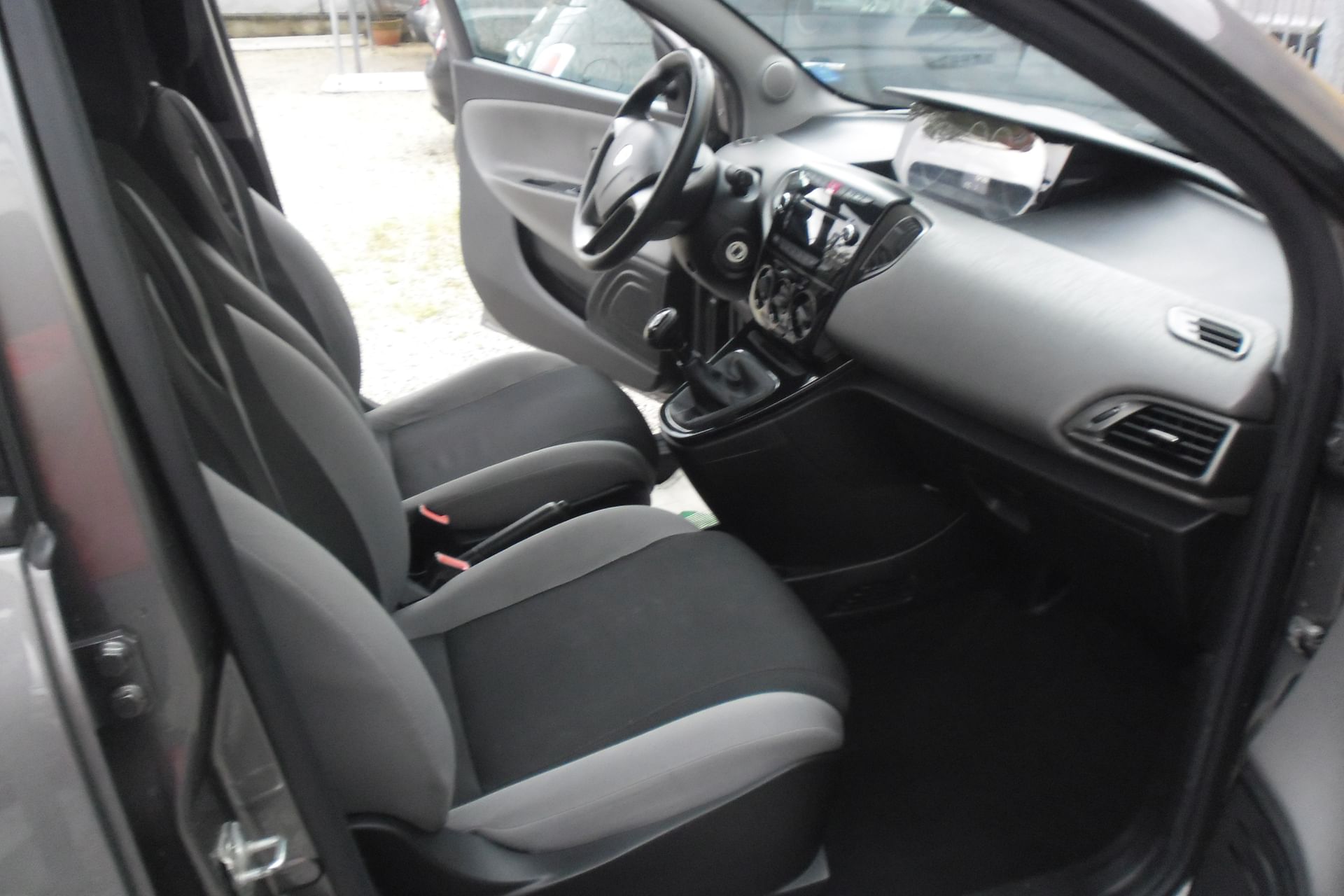 Lancia Ypsilon