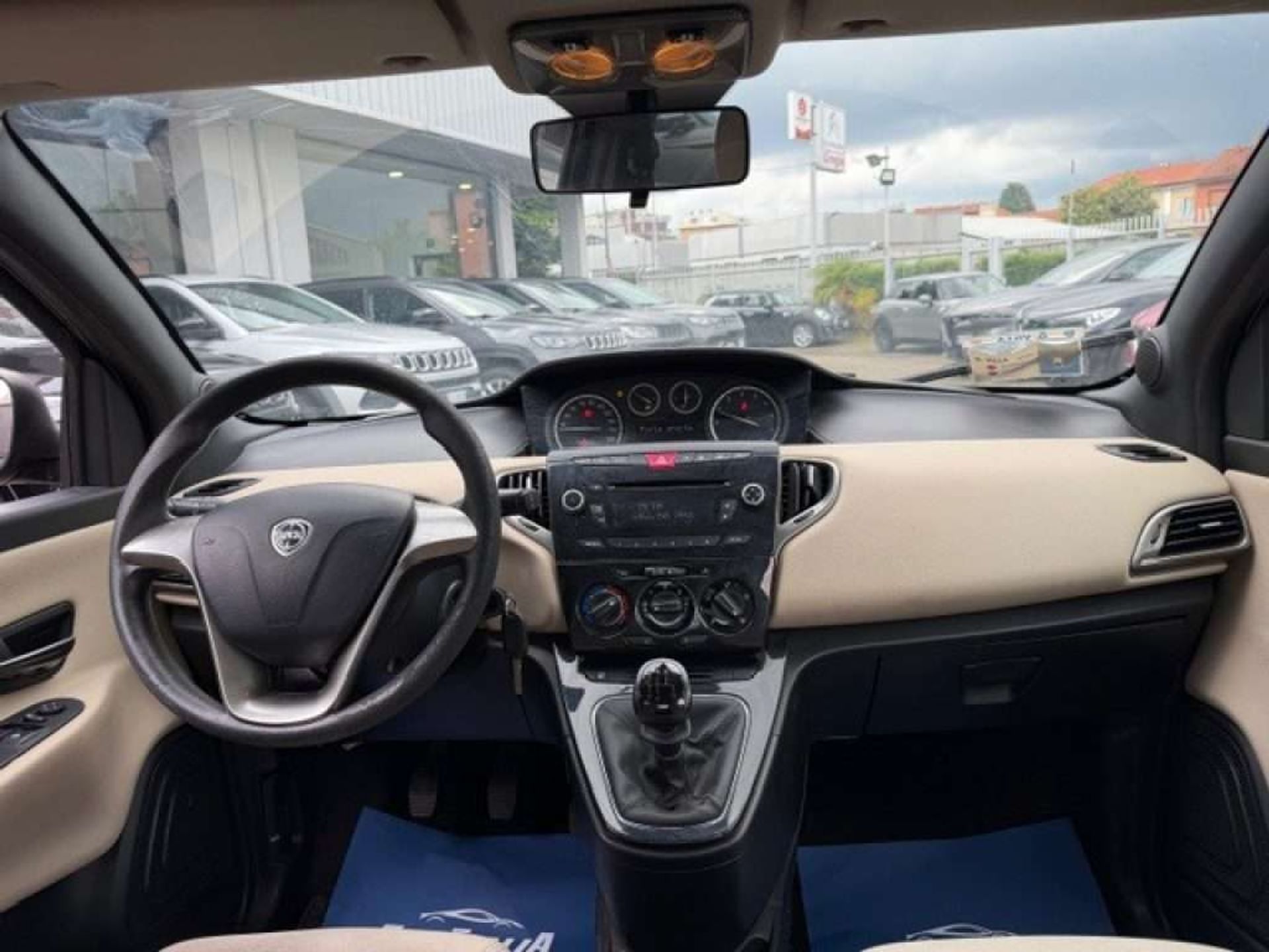 Lancia Ypsilon