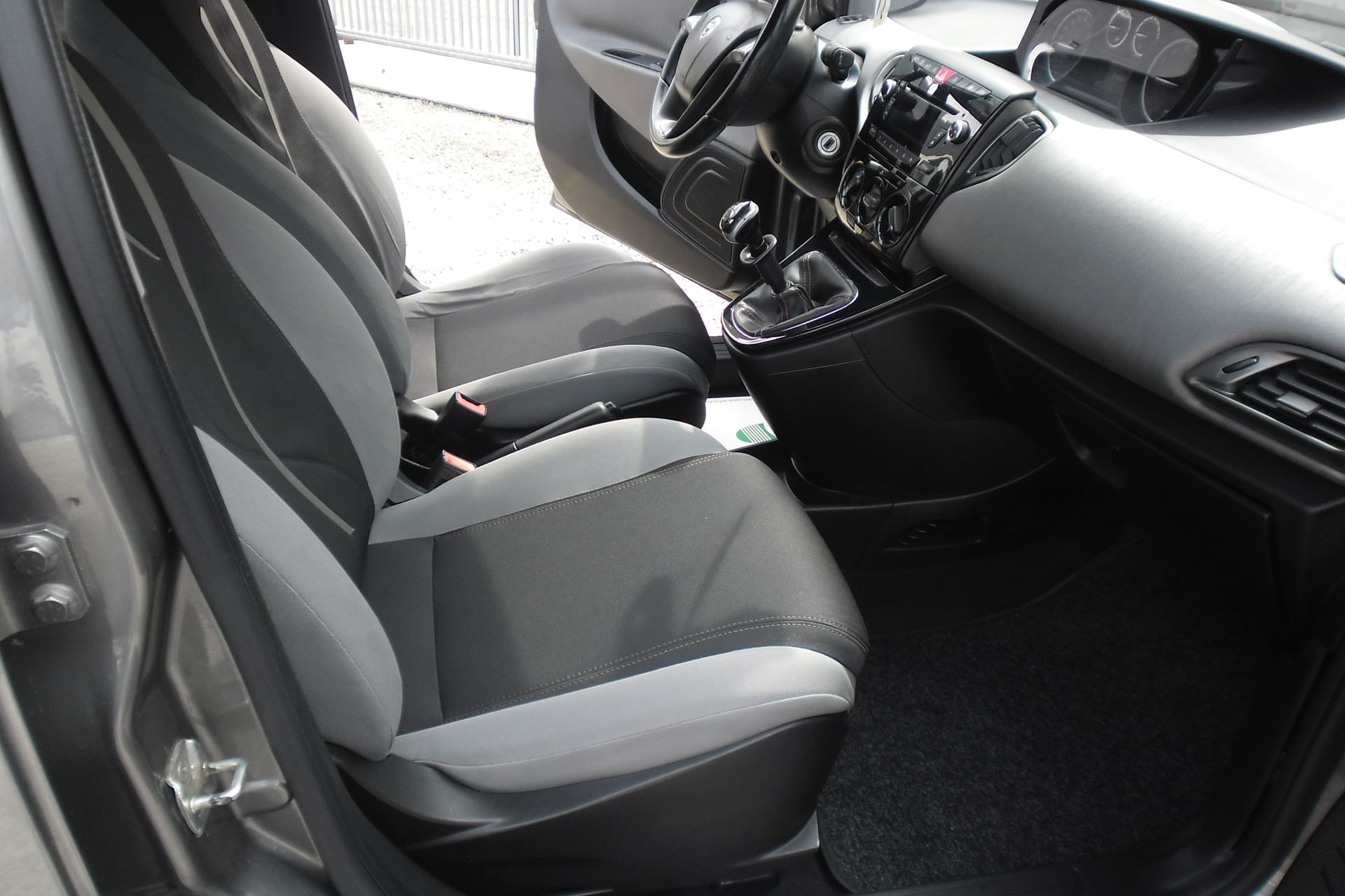 Lancia Ypsilon