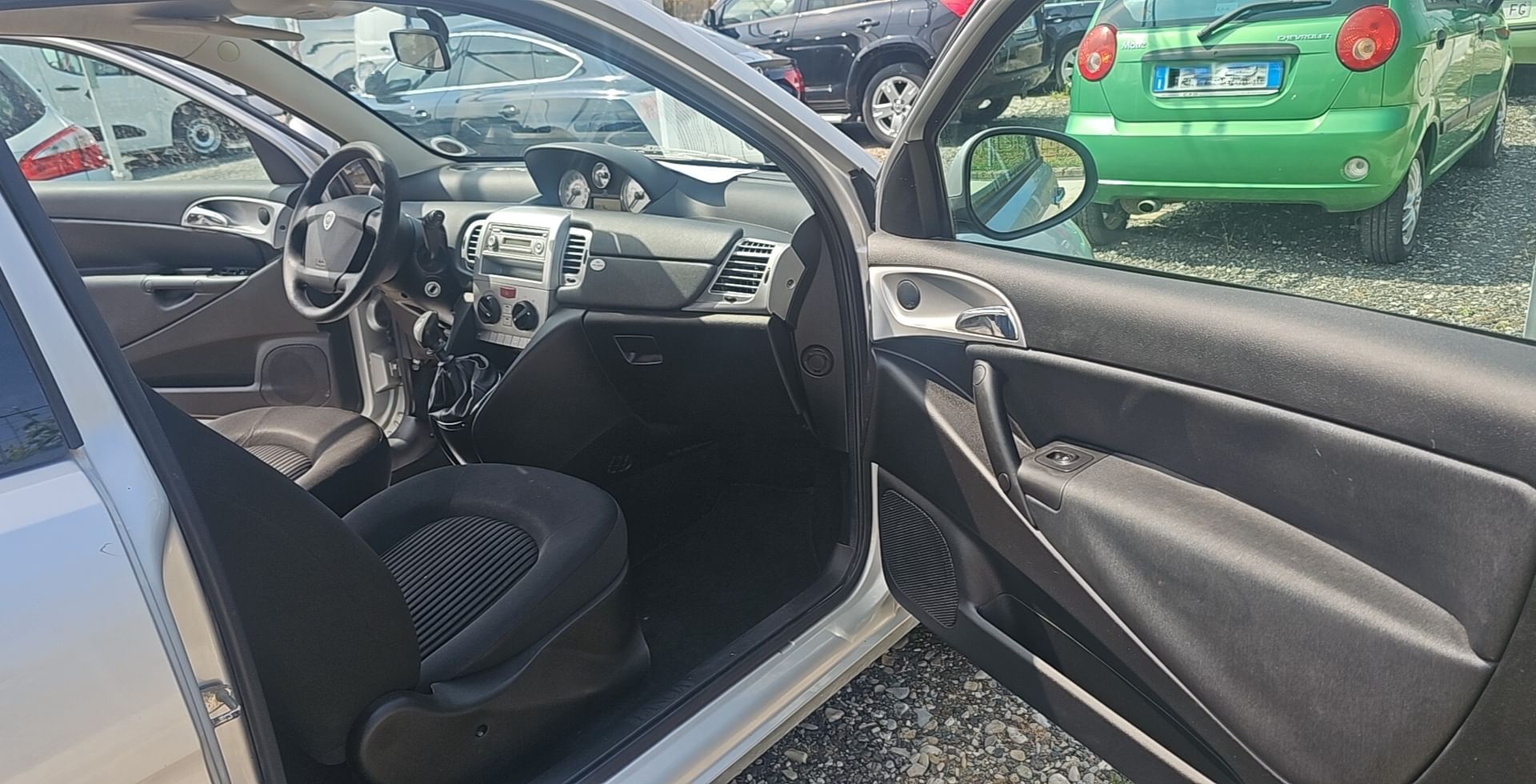 Lancia Ypsilon