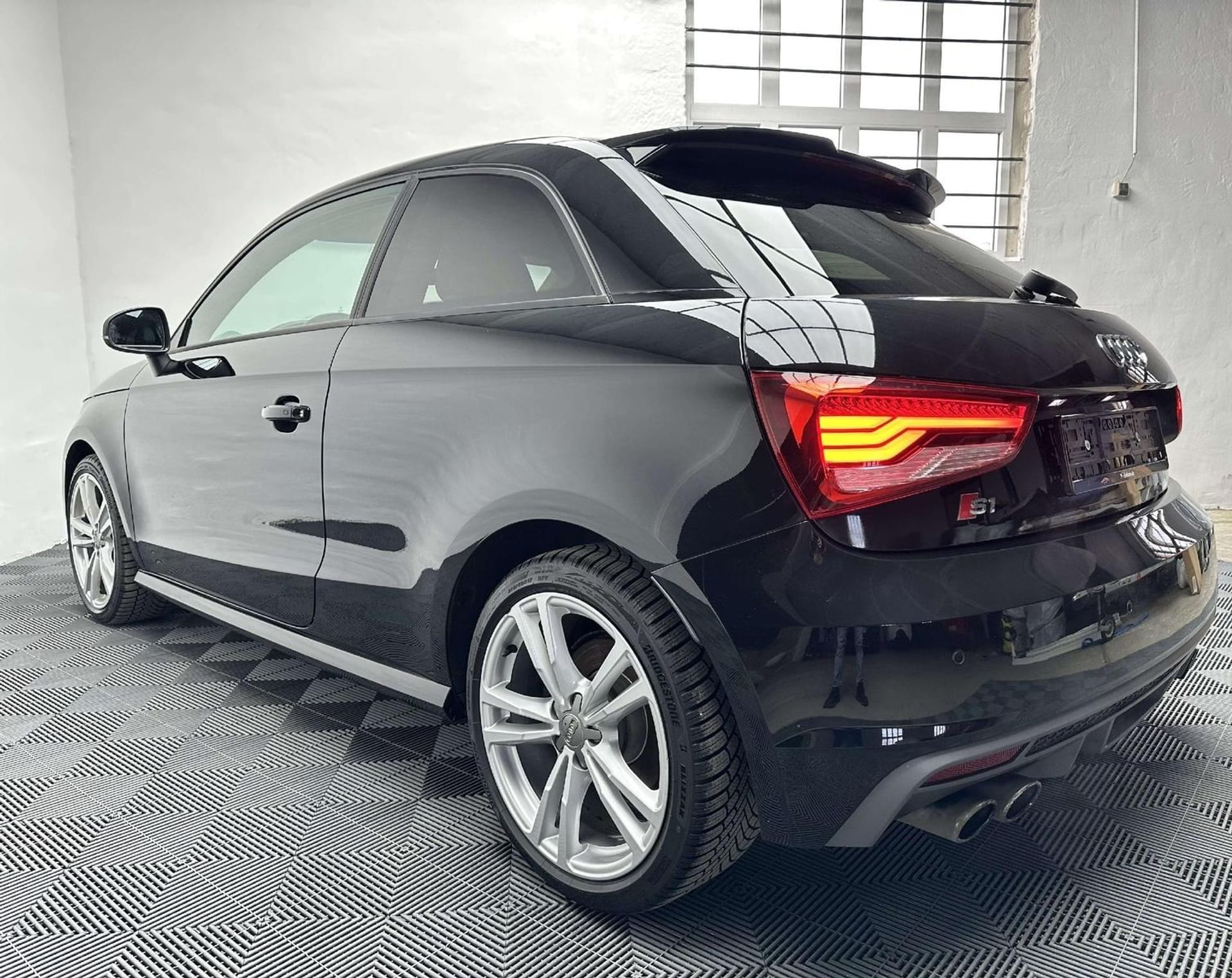 Audi S1