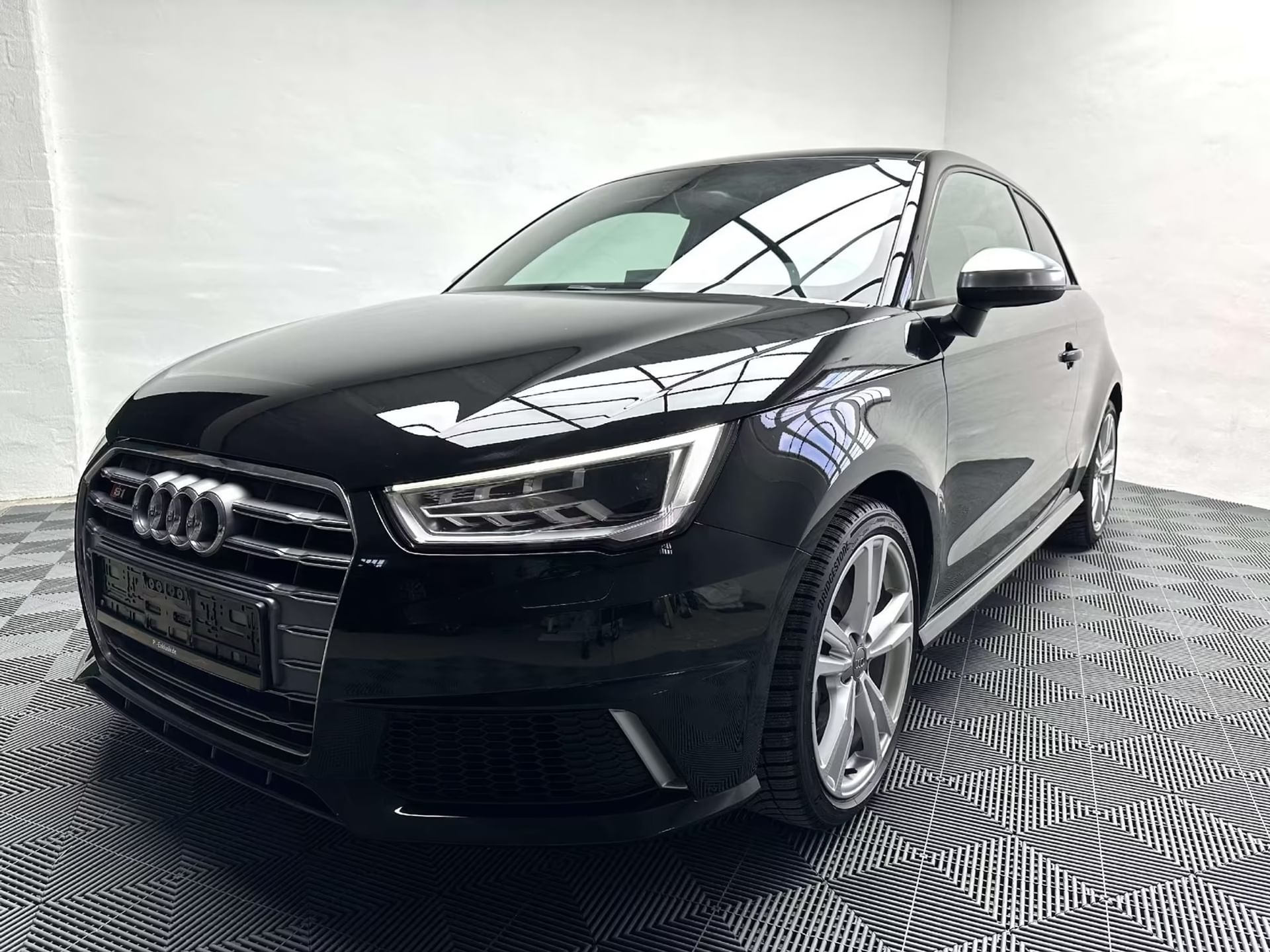 Audi S1