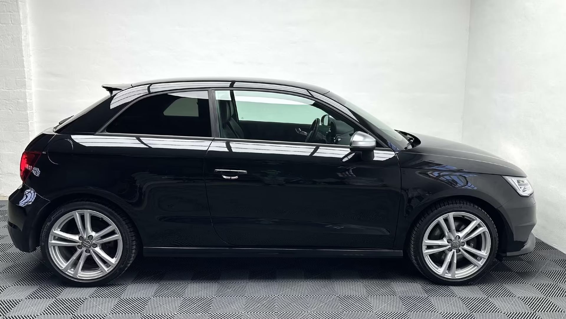 Audi S1