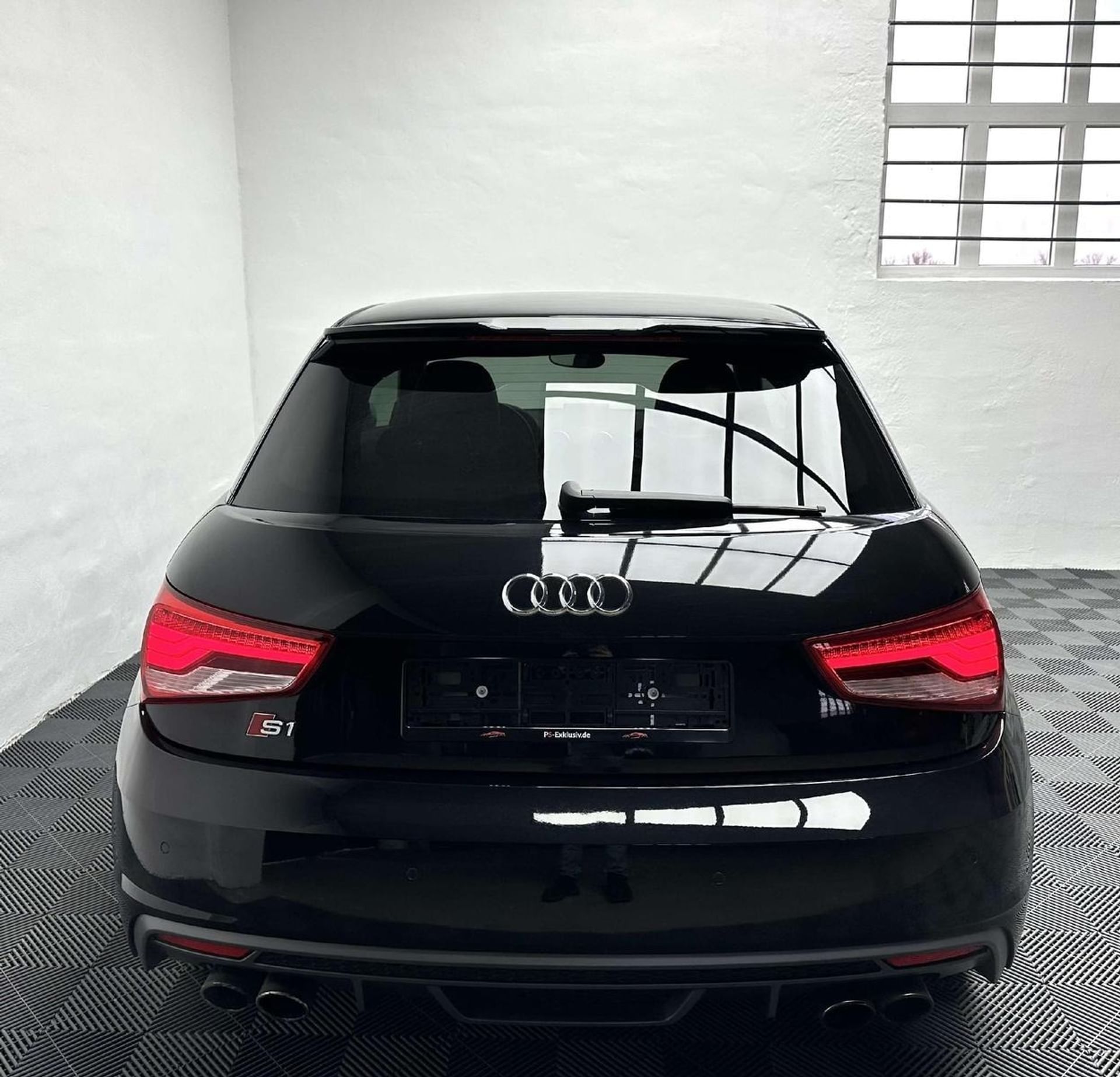 Audi S1
