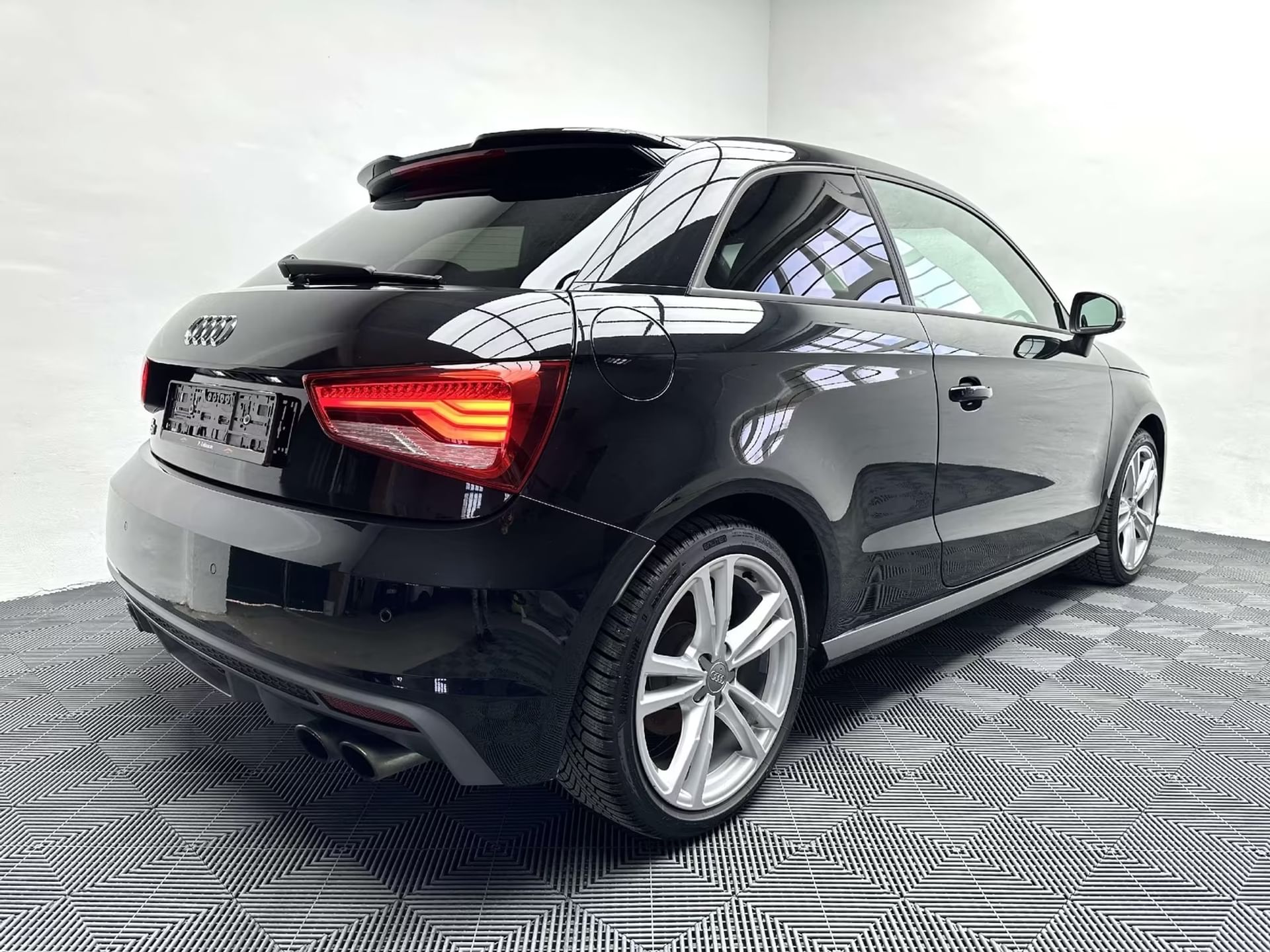 Audi S1