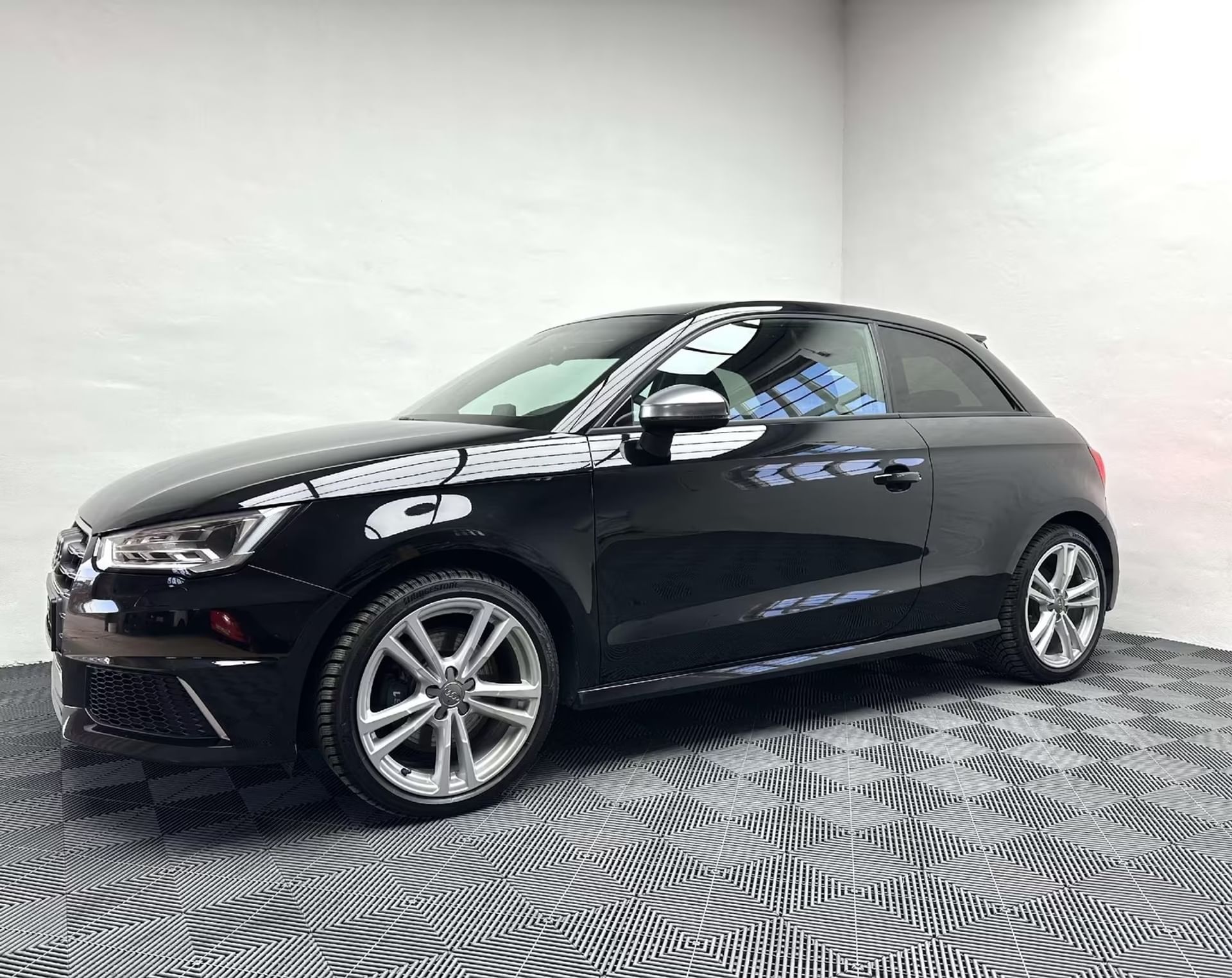 Audi S1