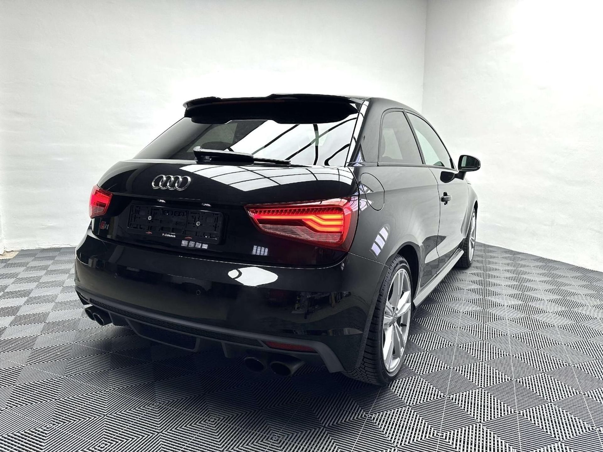 Audi S1