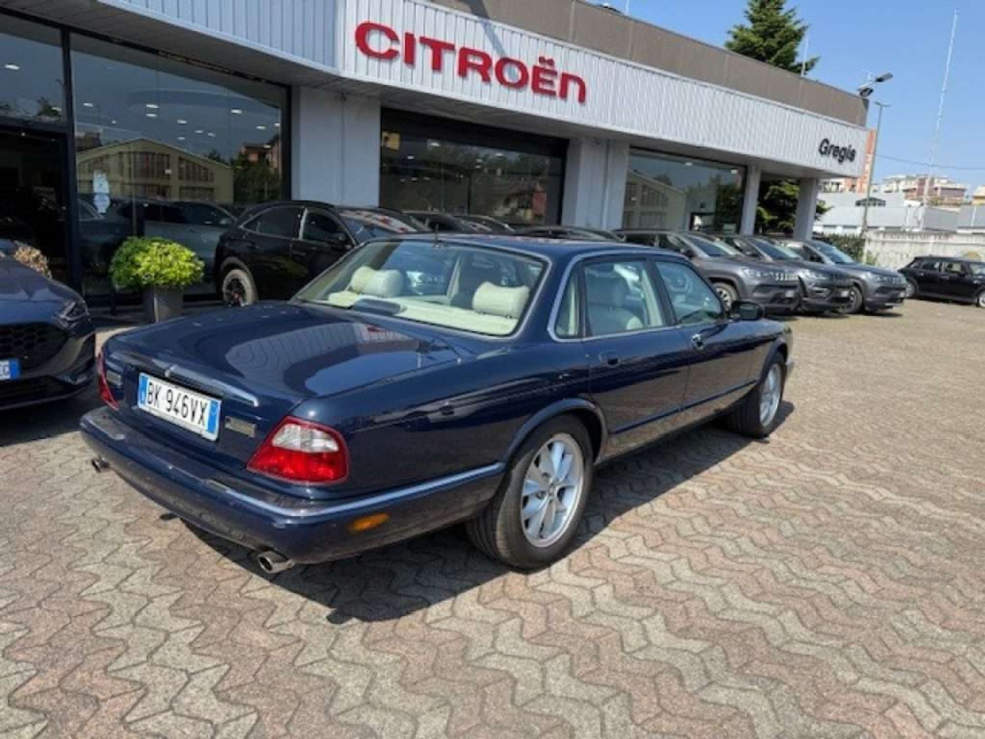 Jaguar XJ