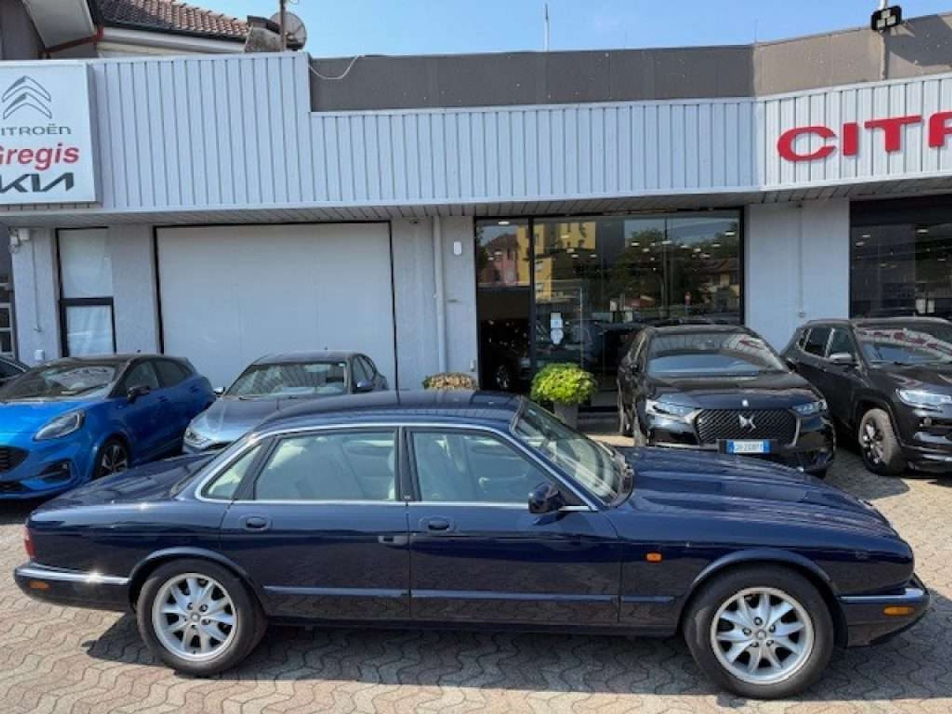 Jaguar XJ