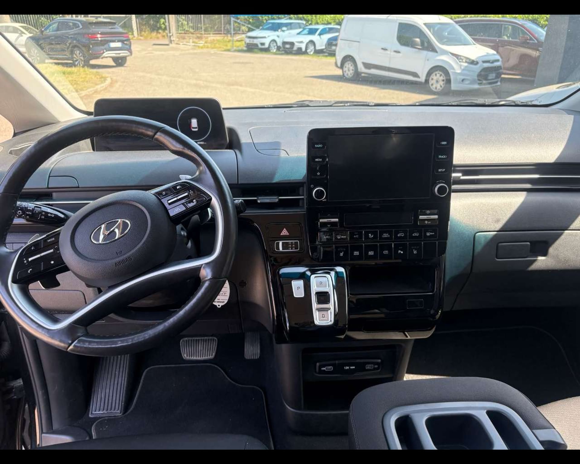Hyundai Staria
