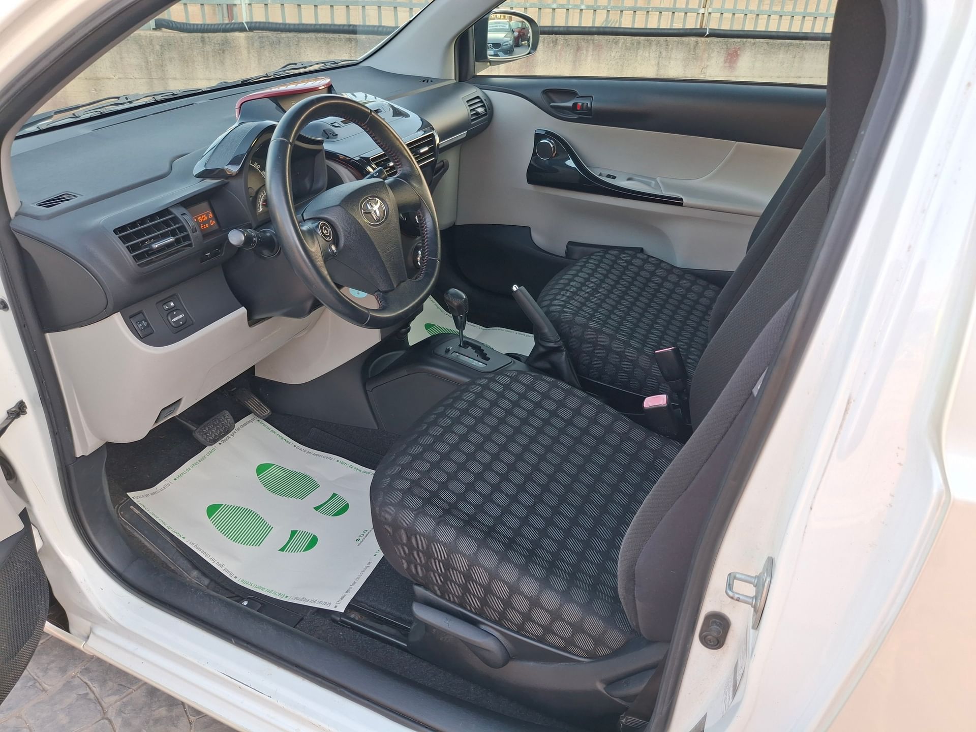 Toyota iQ