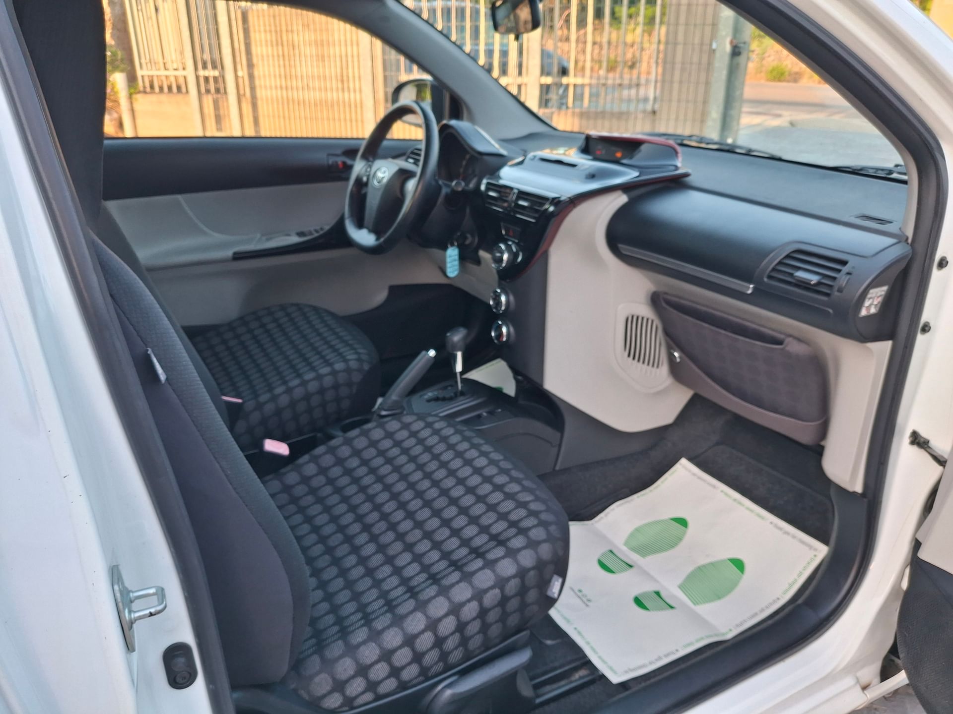 Toyota iQ
