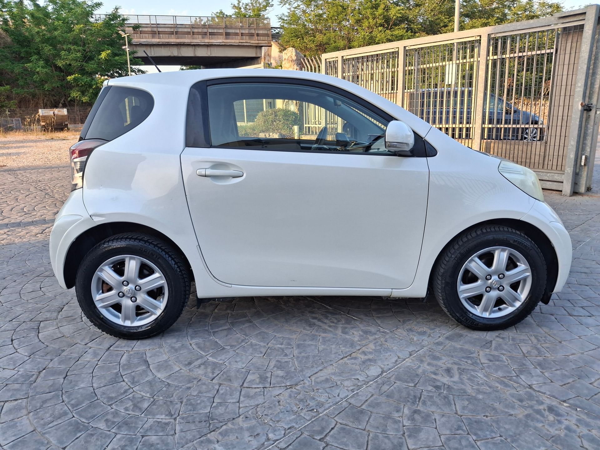 Toyota iQ