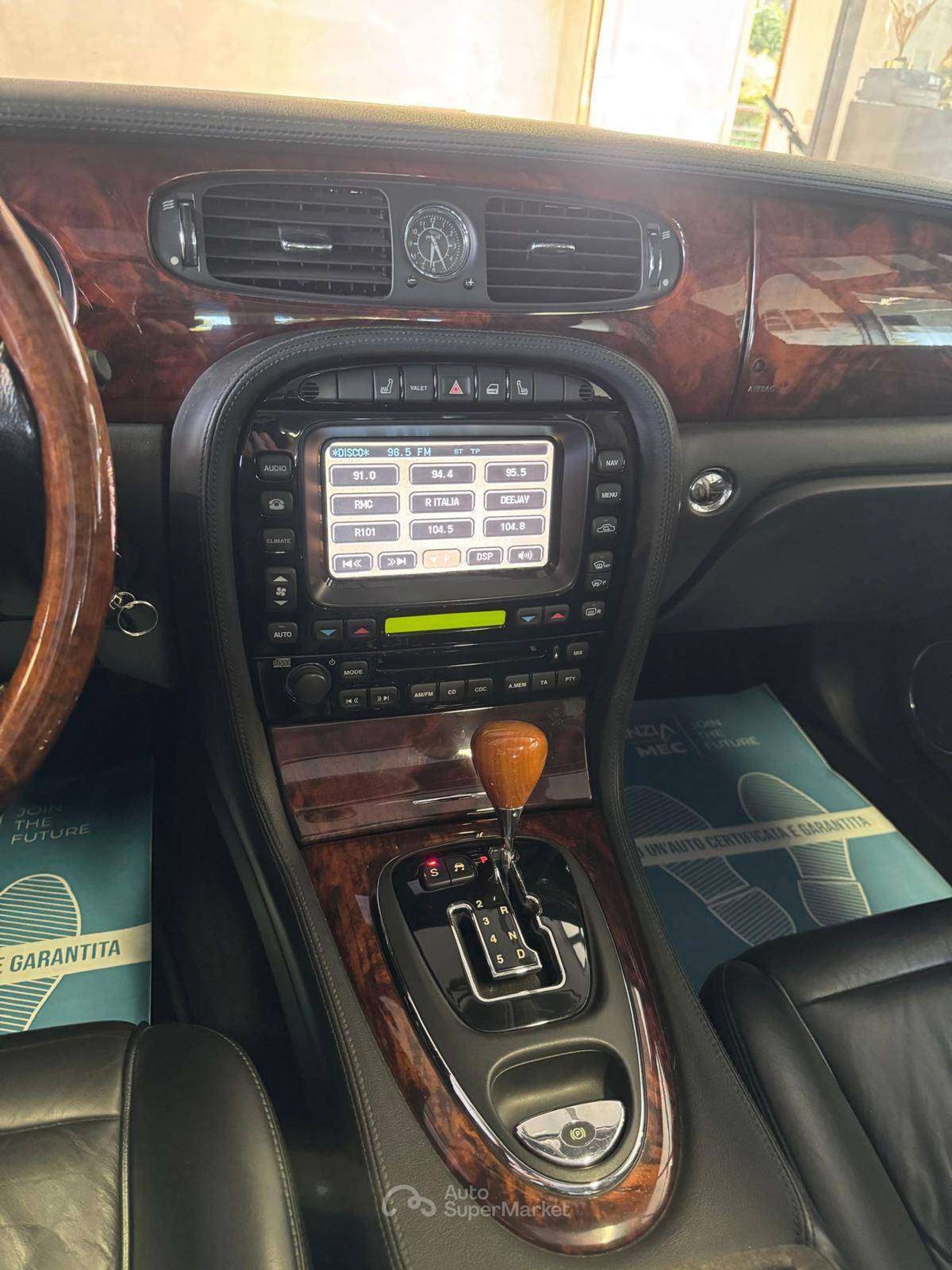 Jaguar XJR