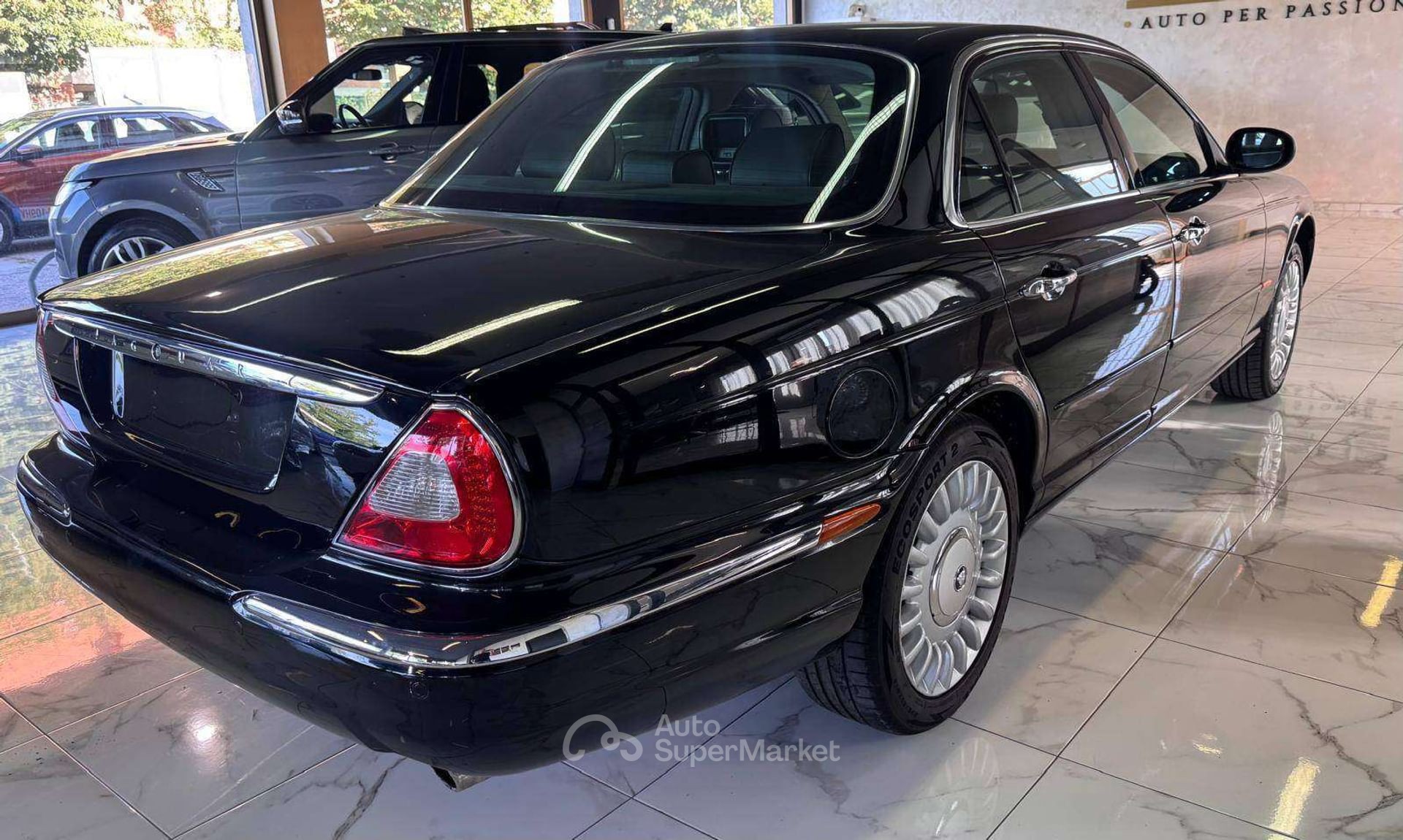 Jaguar XJR