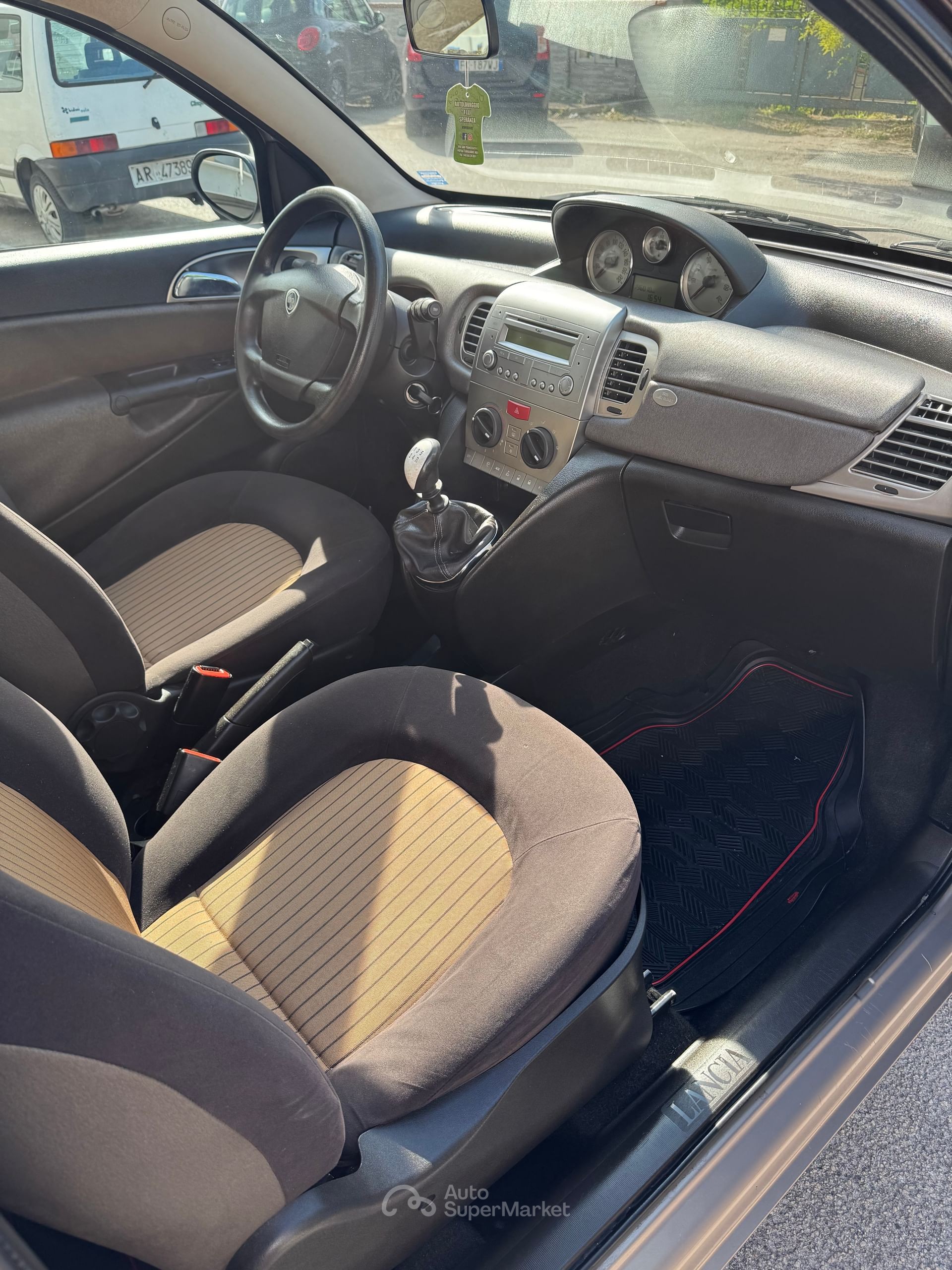 Lancia Ypsilon