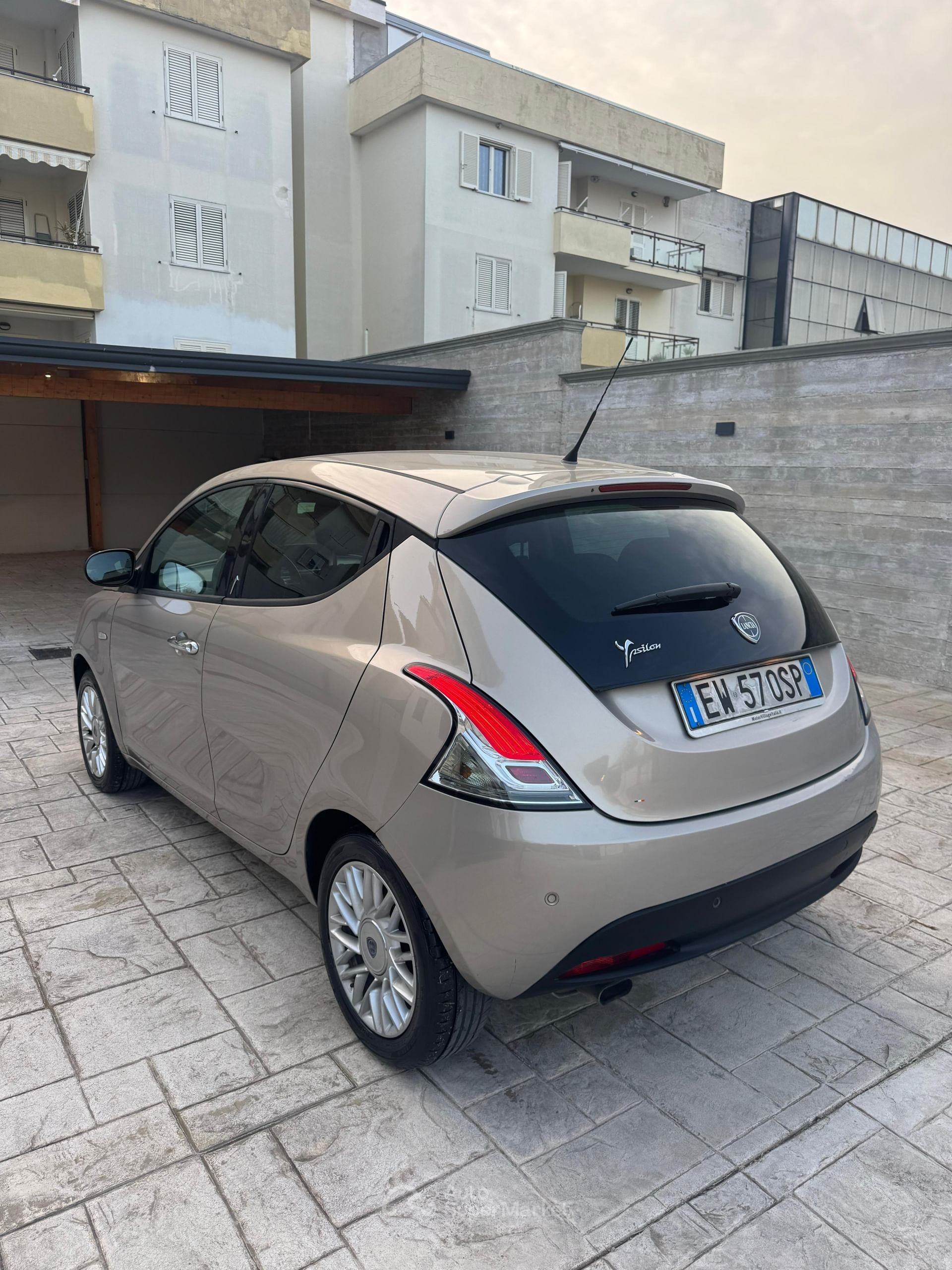 Lancia Ypsilon