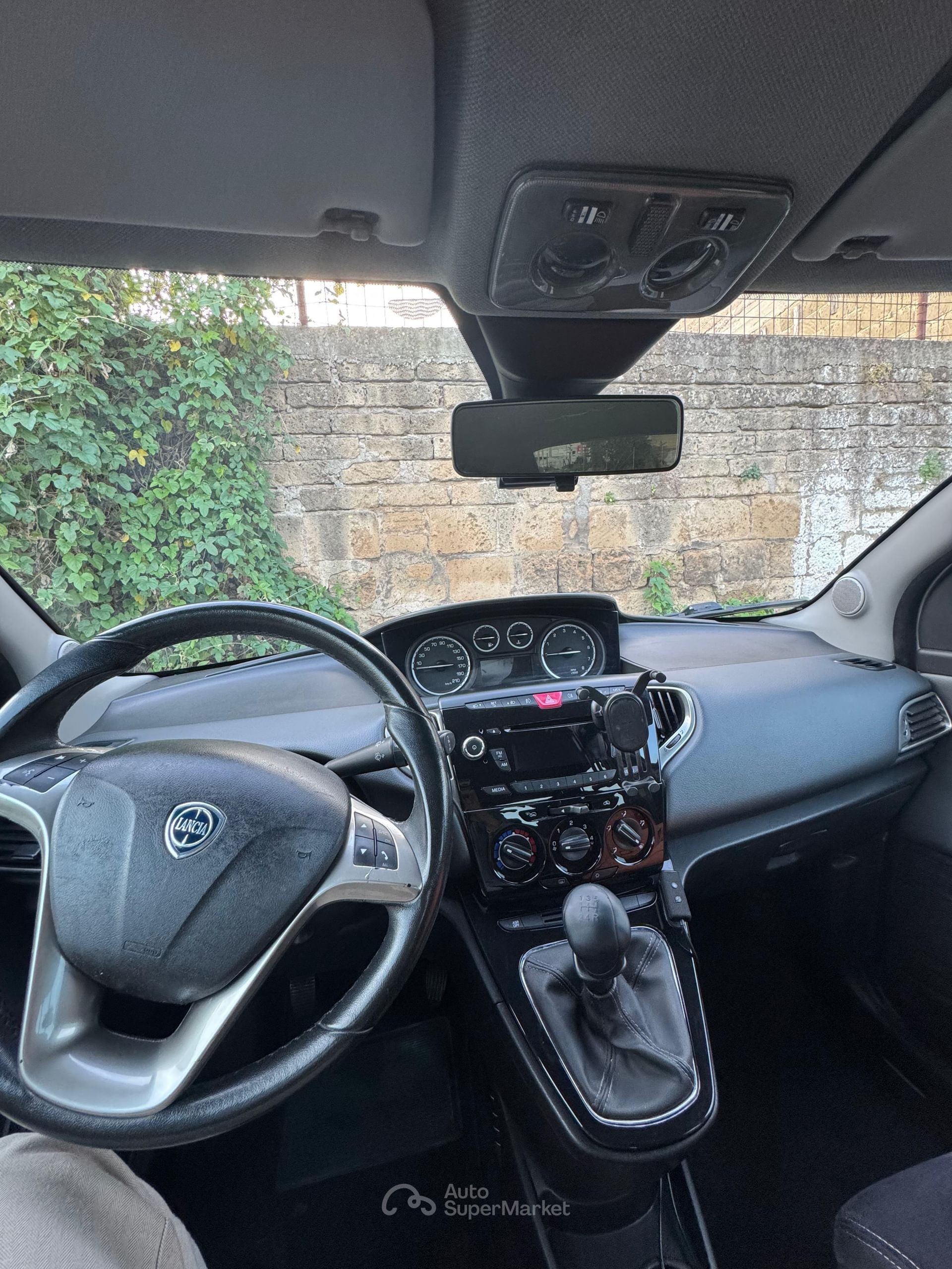 Lancia Ypsilon