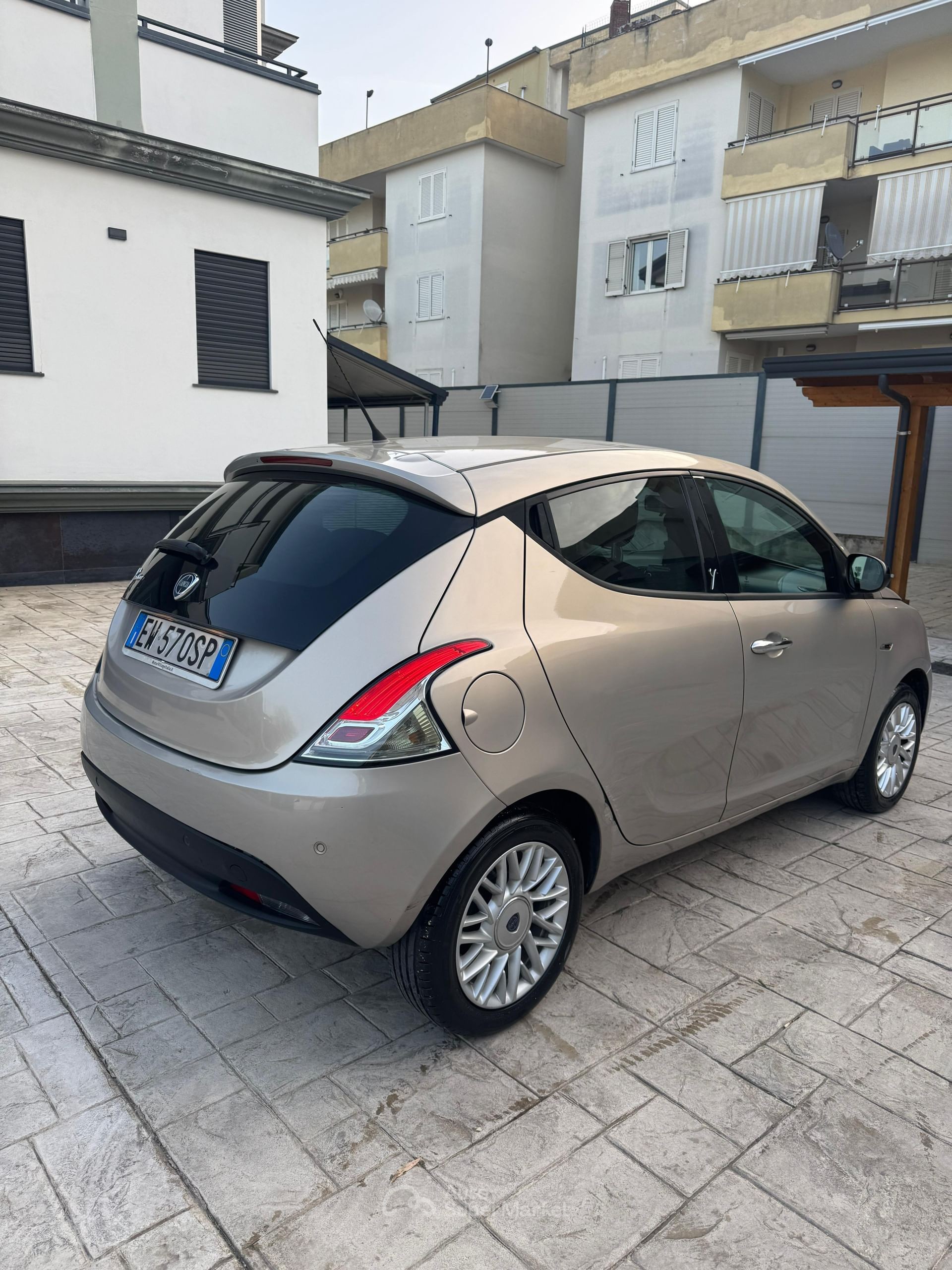 Lancia Ypsilon