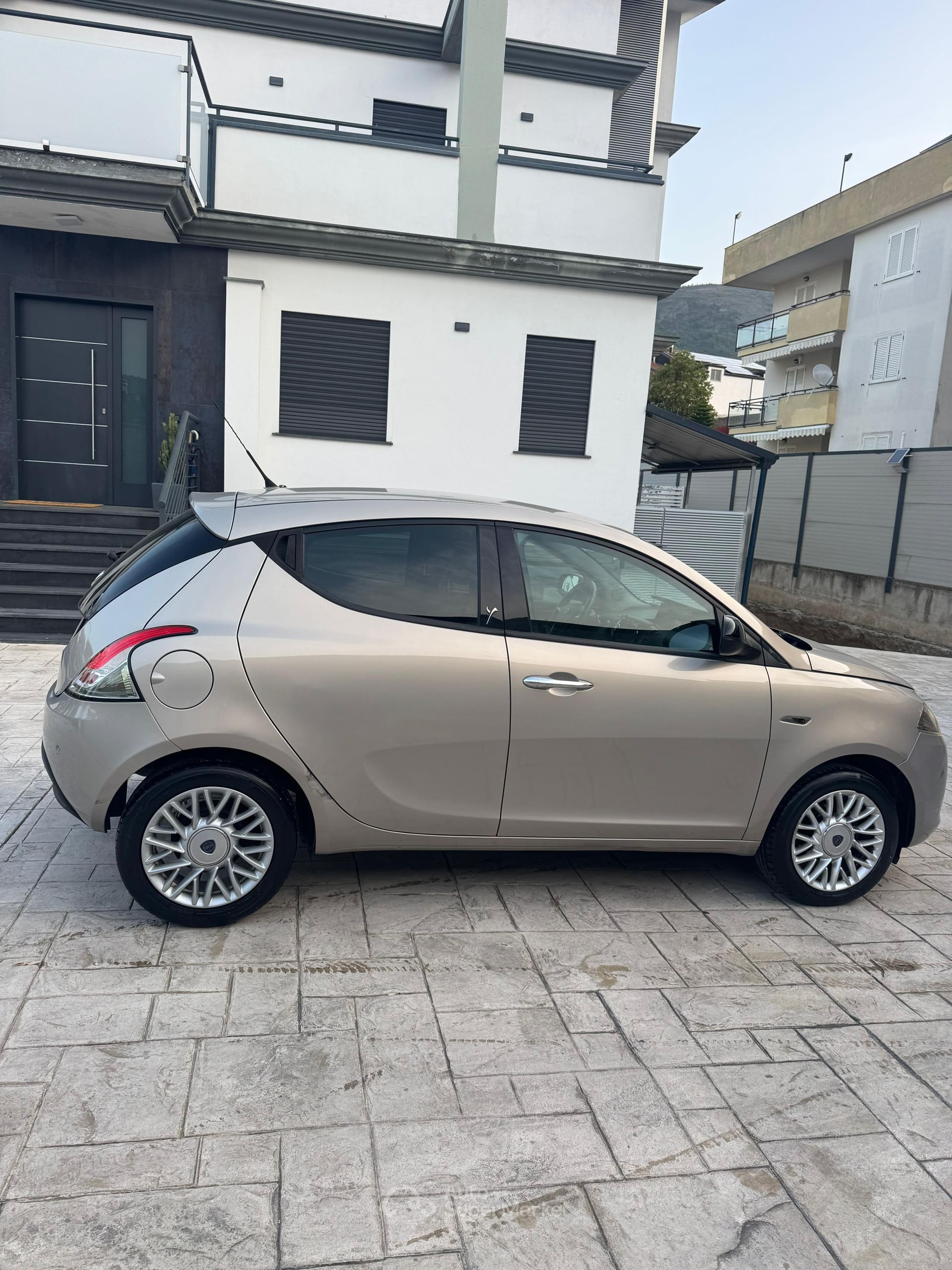Lancia Ypsilon