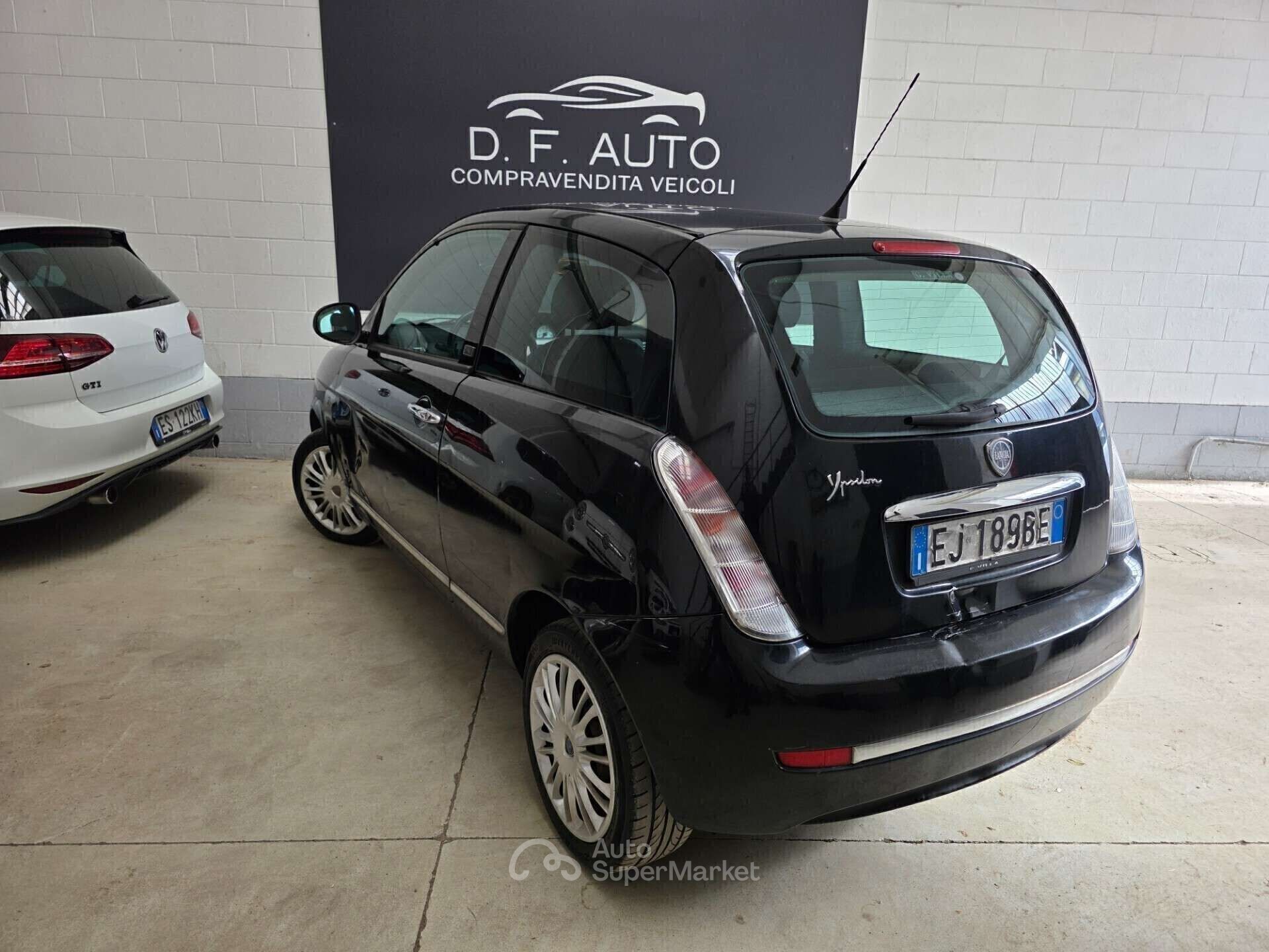 Lancia Ypsilon