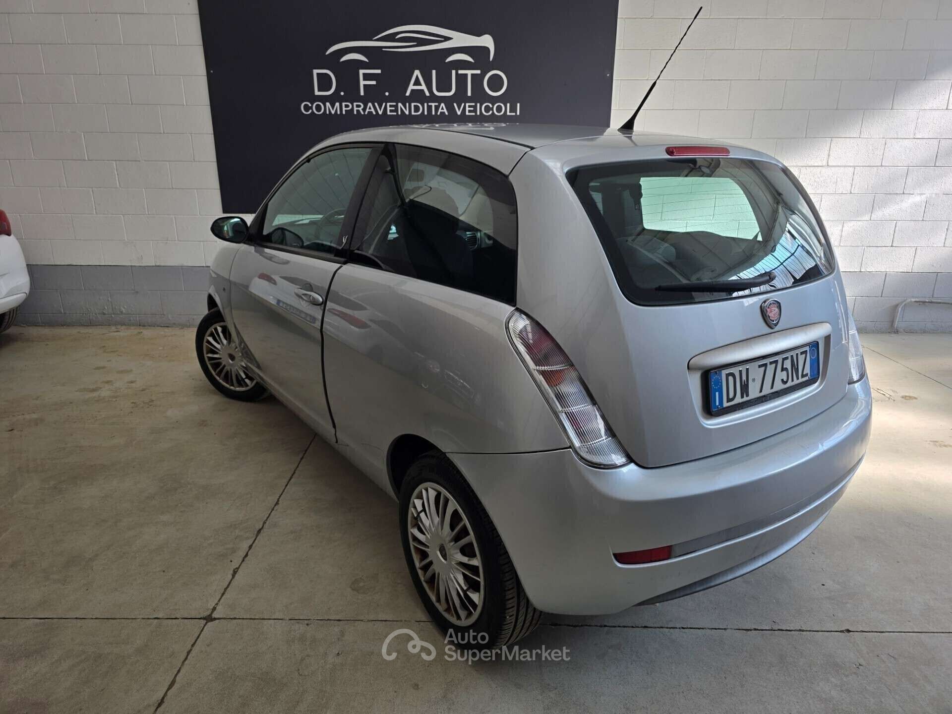 Lancia Ypsilon