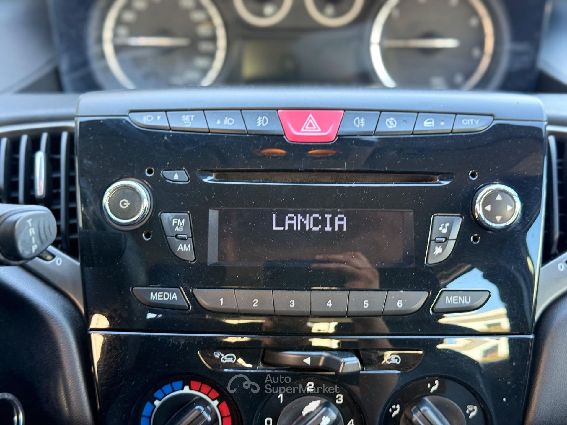Lancia Ypsilon