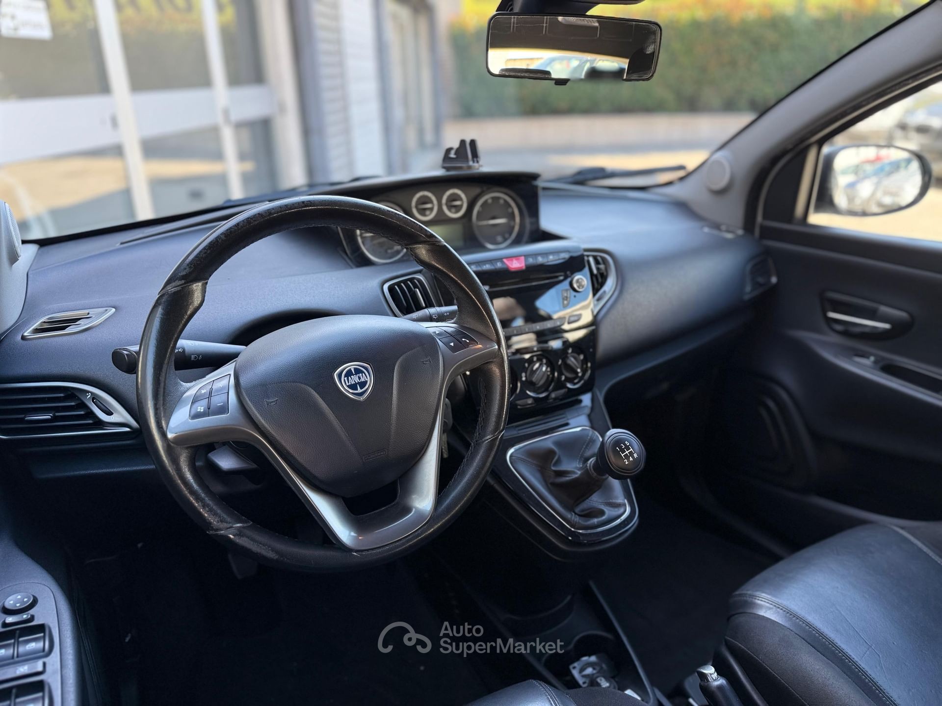 Lancia Ypsilon